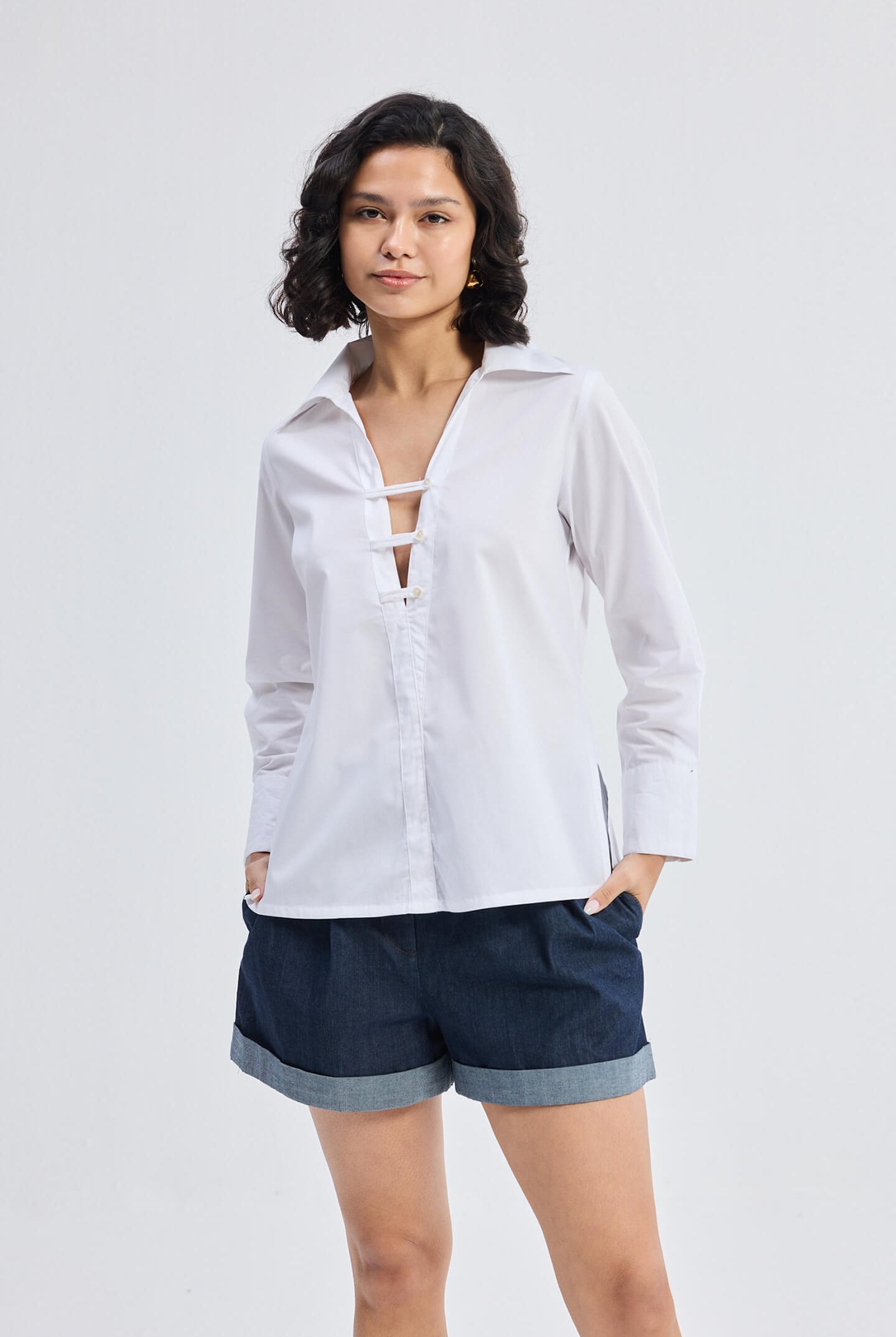 Crisp Details Button-down Shirt in White Longshot
