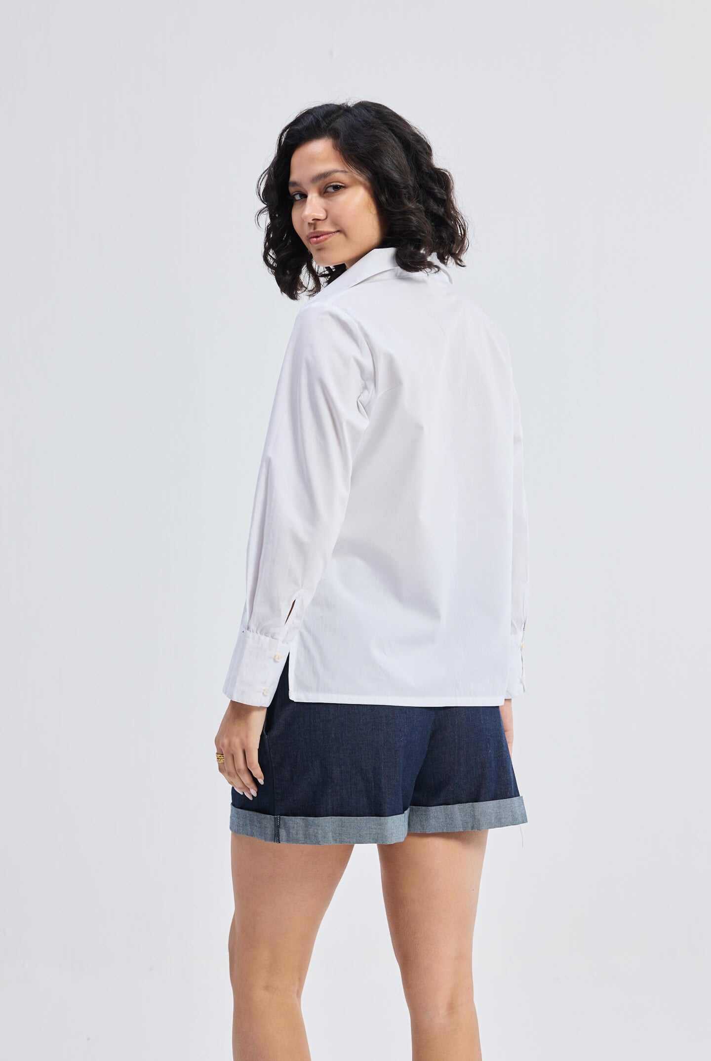 Crisp Details Button-down Shirt in White Longshot