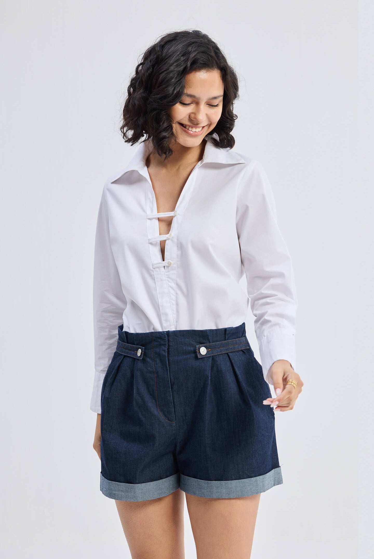 Crisp Details Button-down Shirt in White Longshot