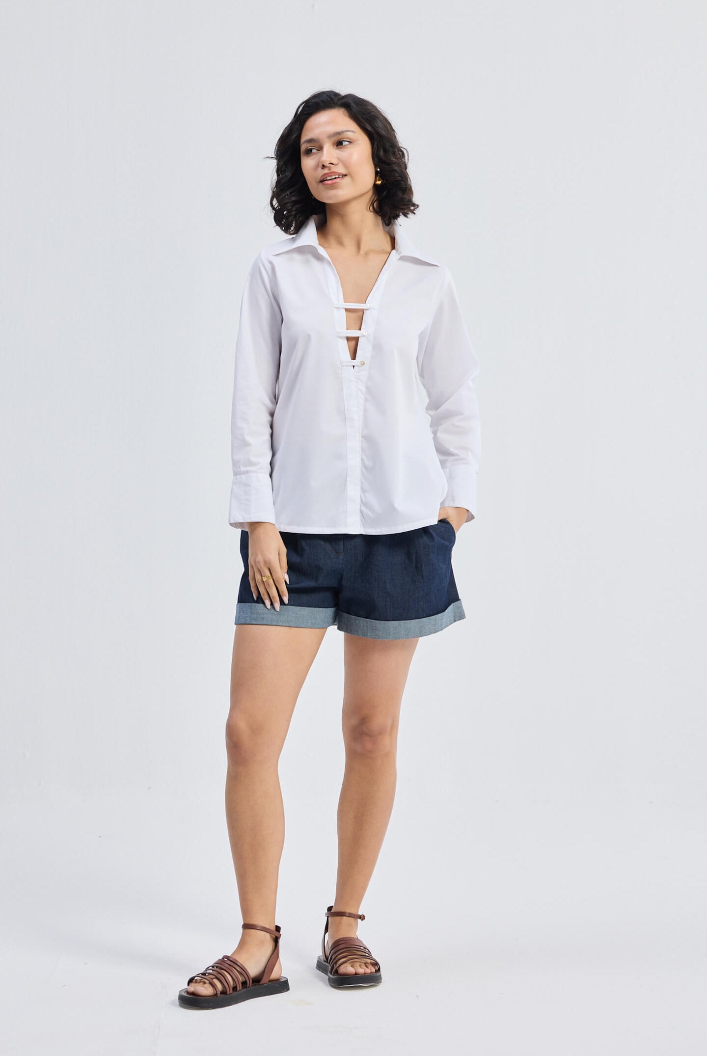 Crisp Details Button-down Shirt in White Longshot