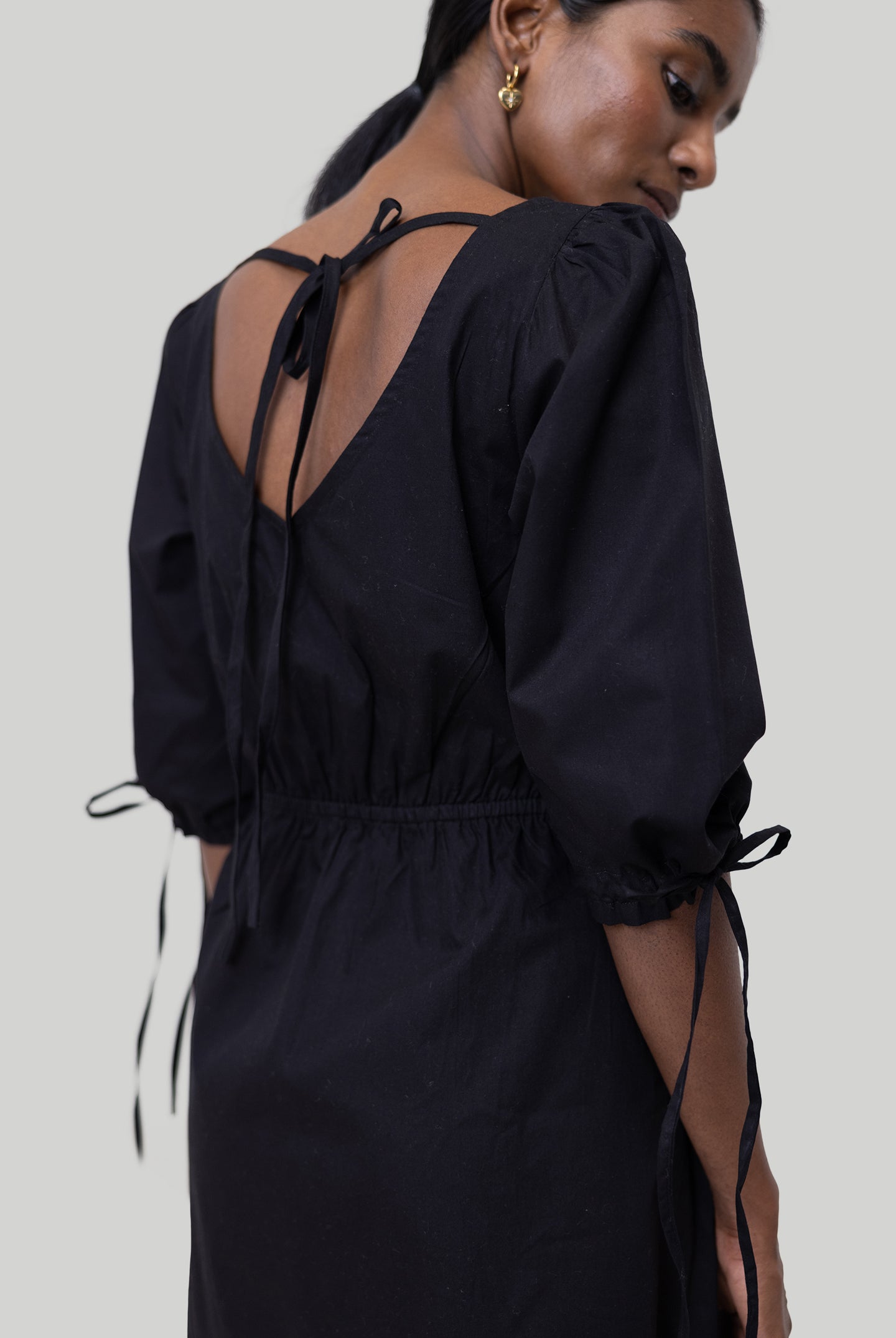 GATHEREDELBOWSLEEVESHORTBLACKDRESS4