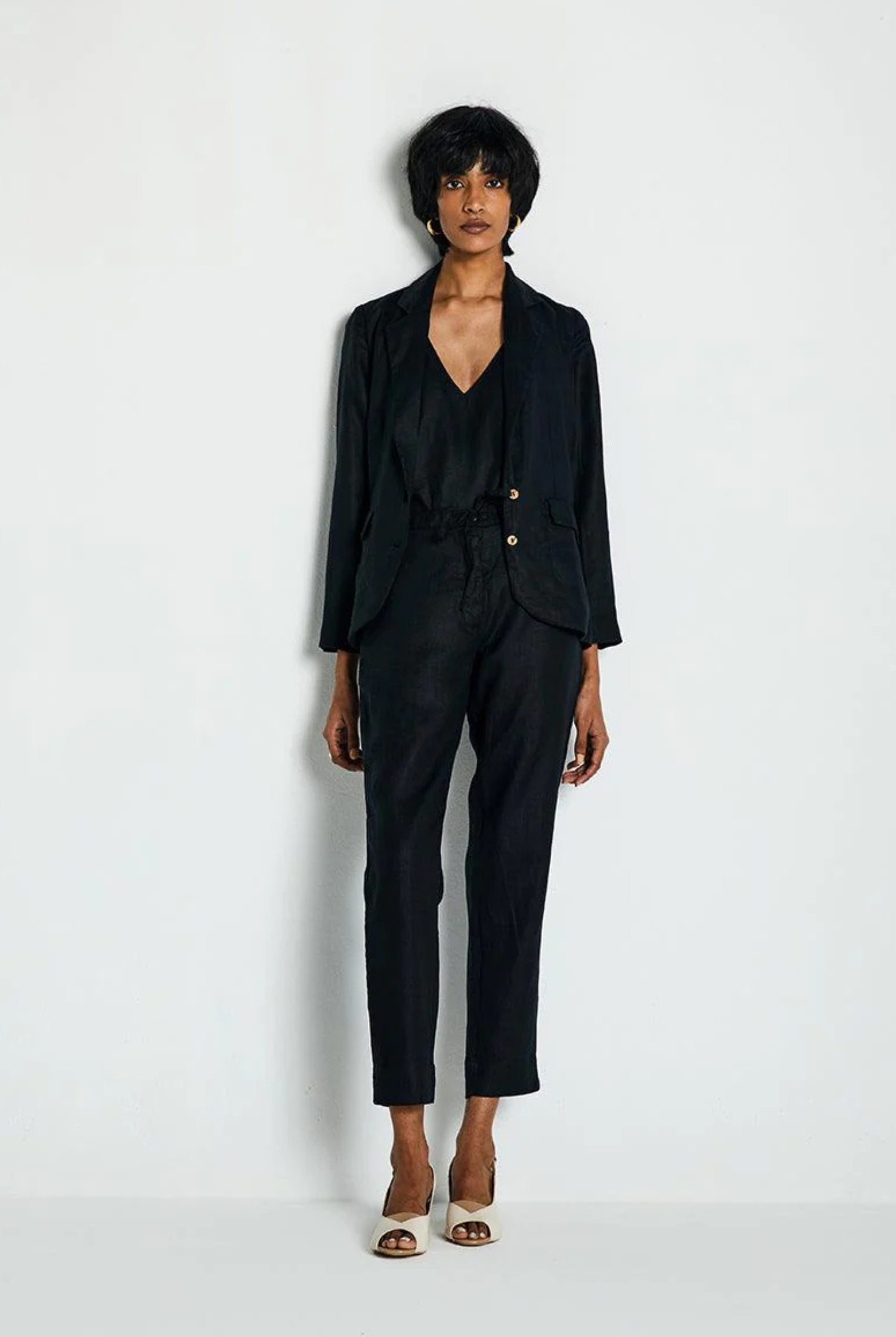 Front view of the Reistor Hemp Three Piece Set in Black, featuring a tailored blazer, V-neck camisole and tapered trousers in breathable hemp fabric.