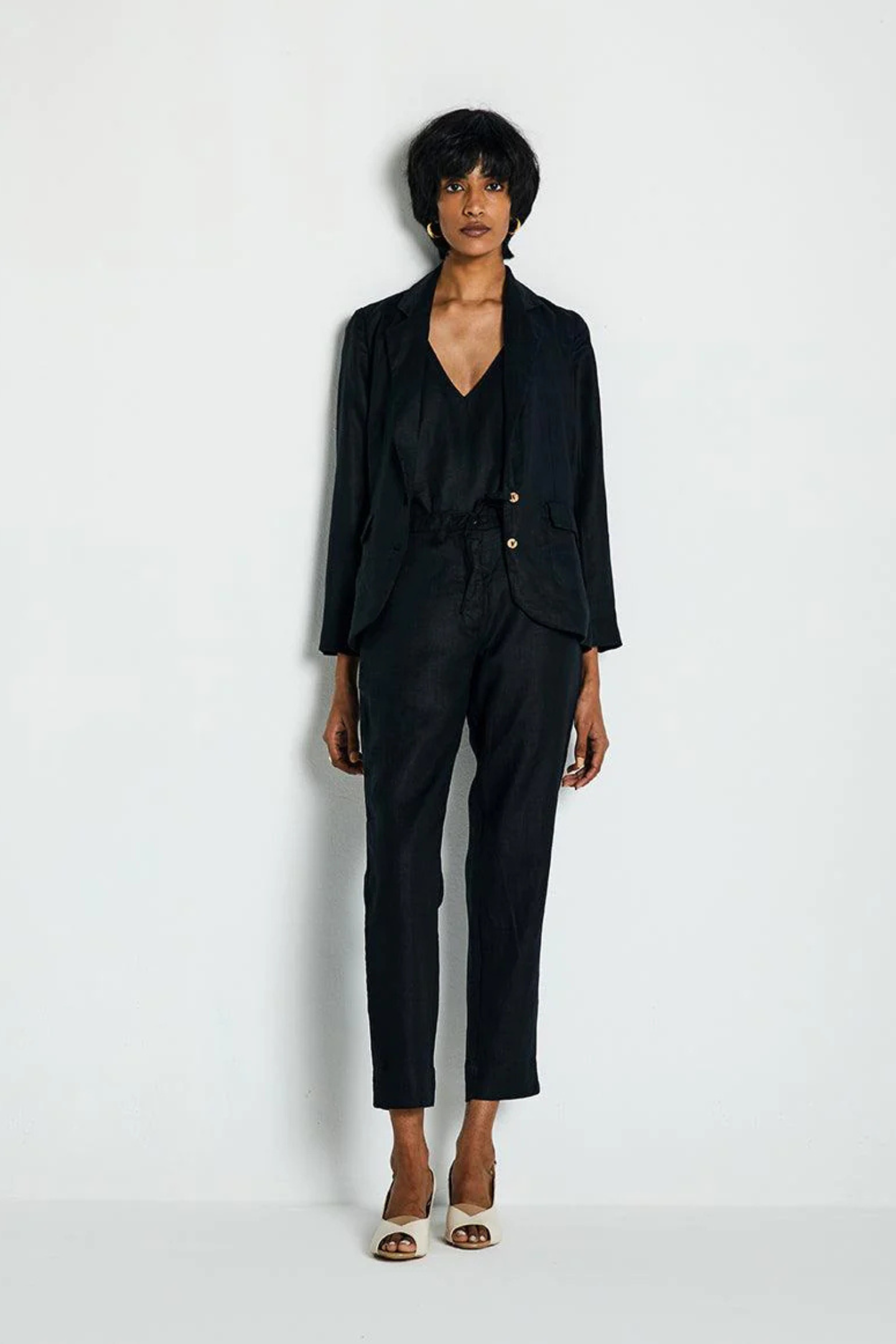 Front view of the Reistor Hemp Three Piece Set in Black, featuring a tailored blazer, V-neck camisole and tapered trousers in breathable hemp fabric.