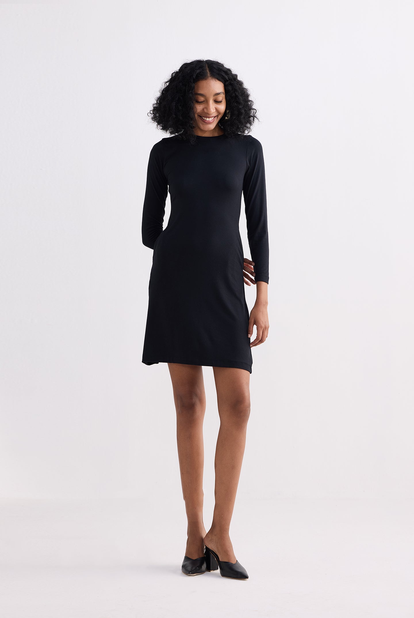 Long Sleeves Fitted Short Dress in Black Longshot