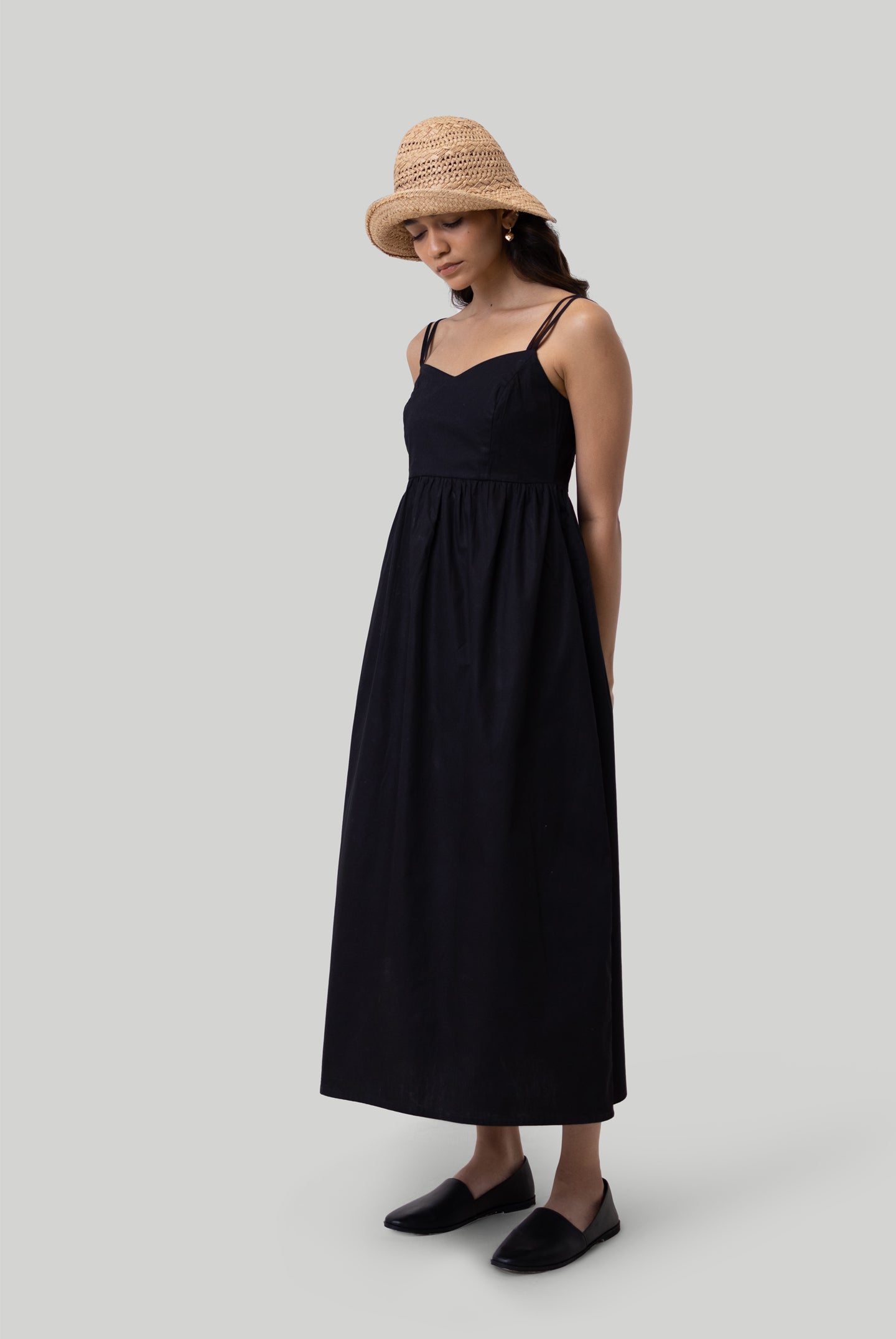 STRAPPYGATHEREDMIDIDRESS-BLACK5