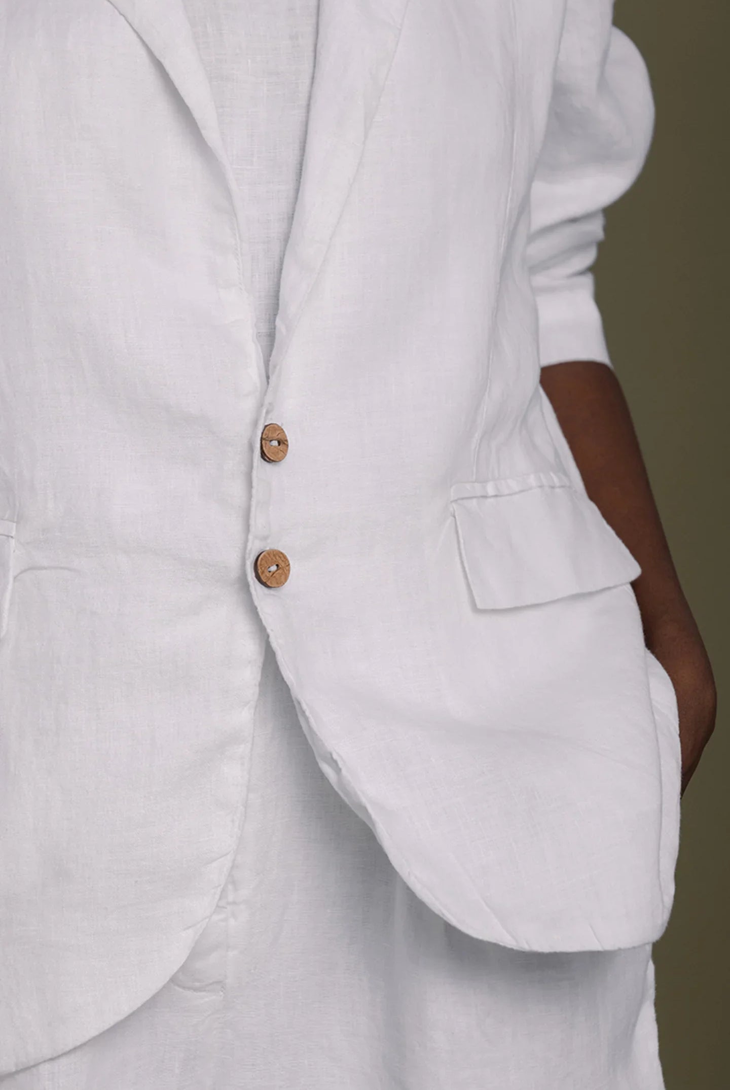 Close-up of Reistor She's Everything Blazer in White with wooden buttons, tailored fit and sustainable women's style.