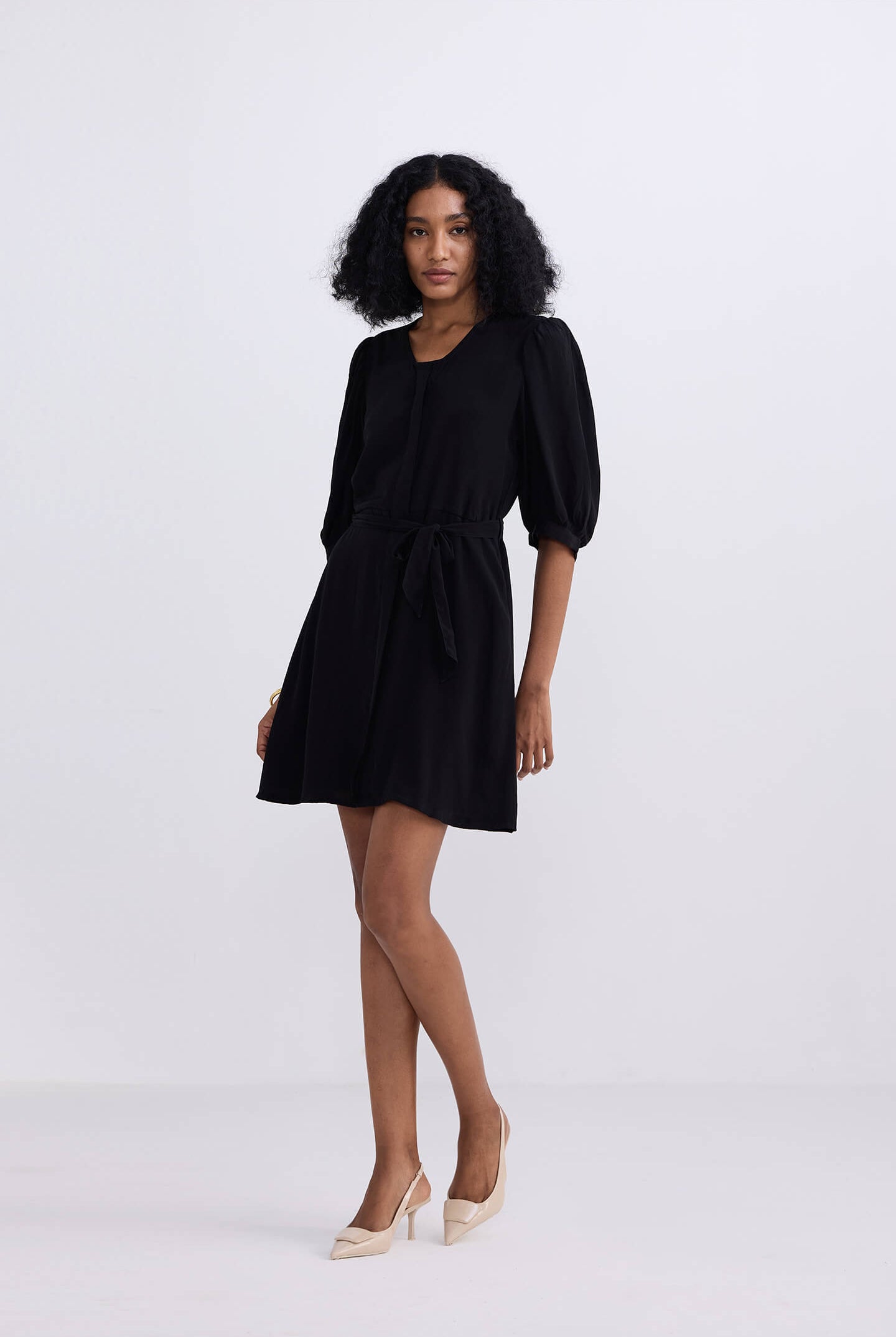 Short Dress with a Waist-tie in Black Longshot