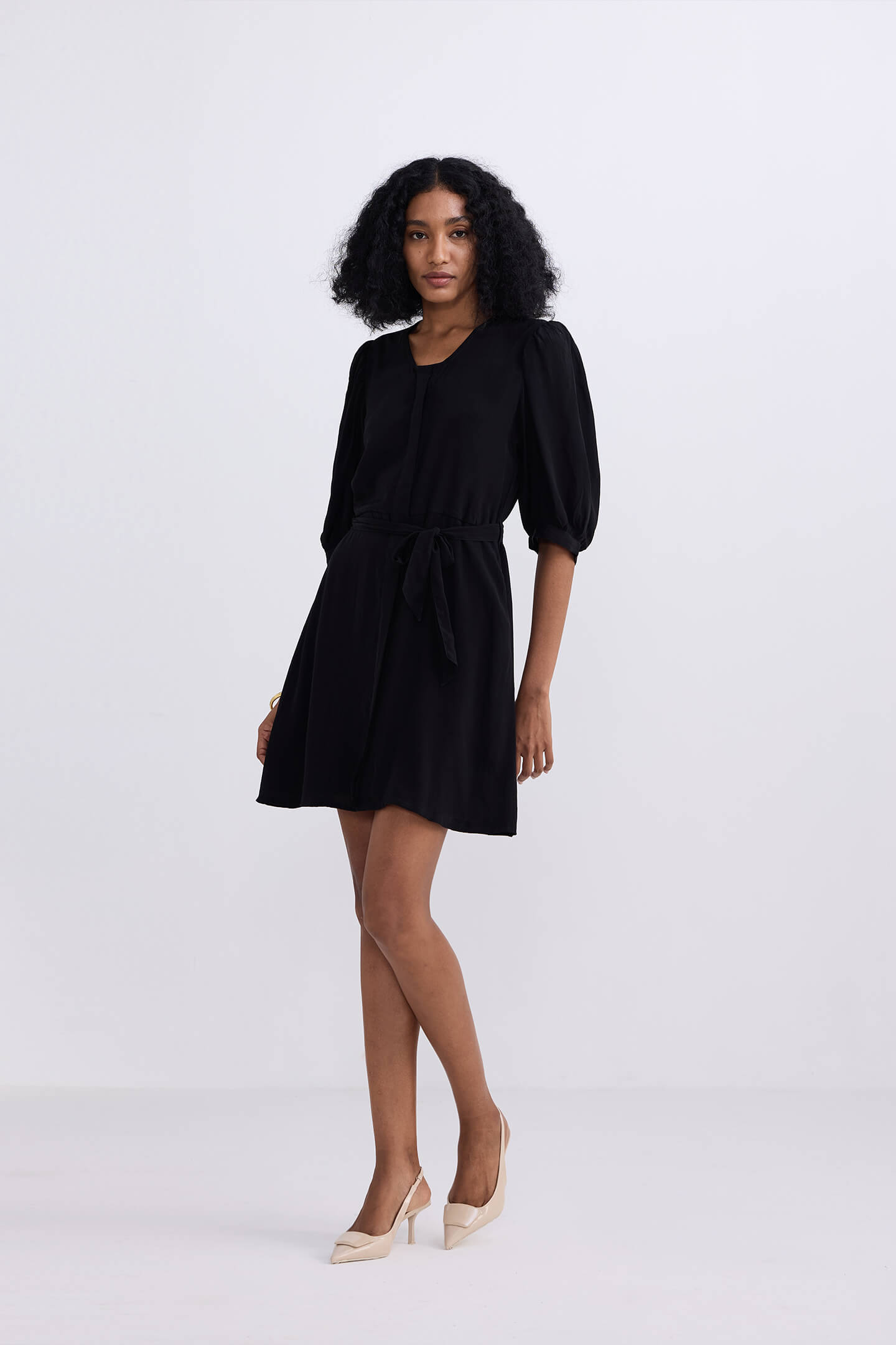 Short Dress with a Waist-tie in Black Longshot