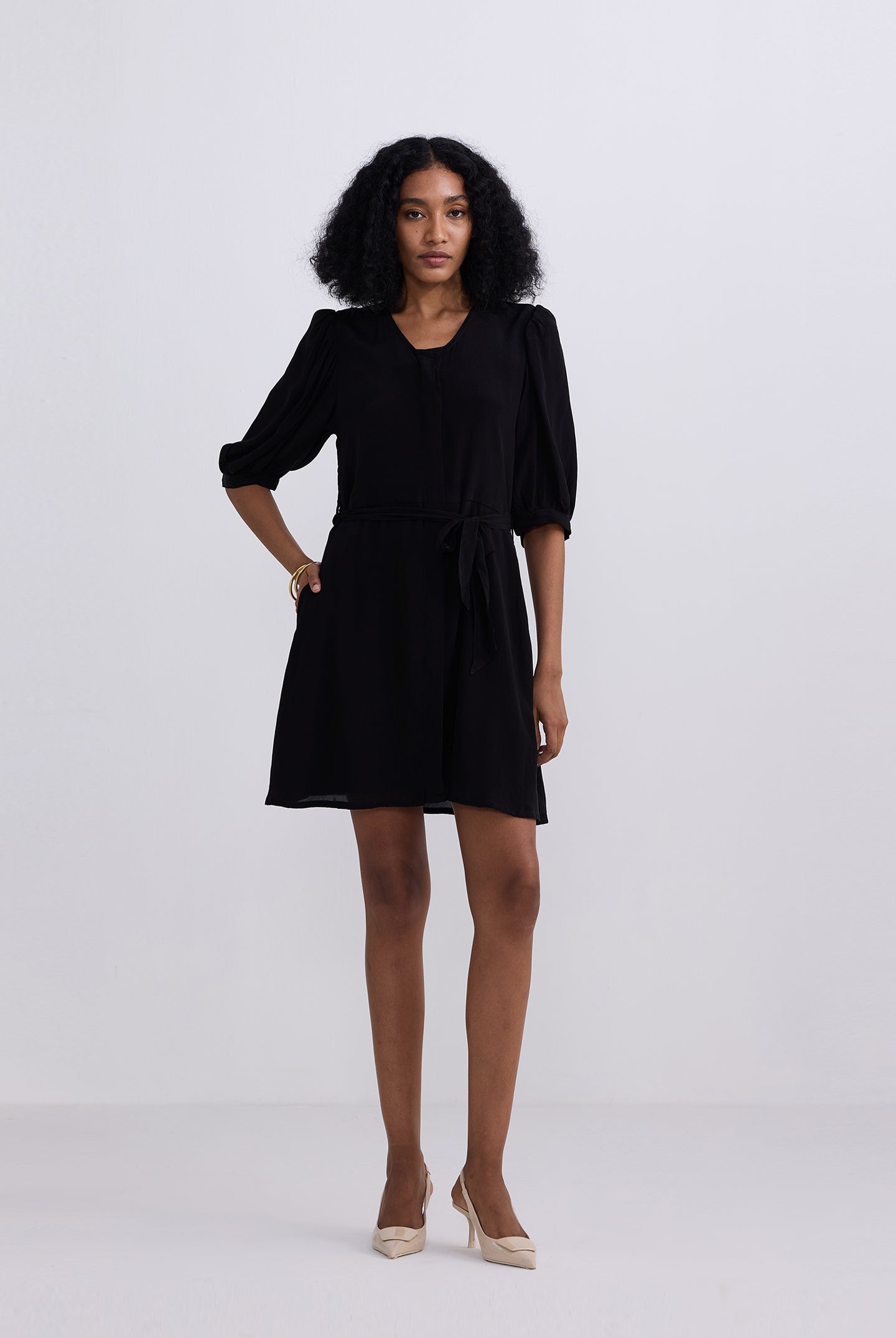 Short Dress with a Waist-tie in Black Longshot