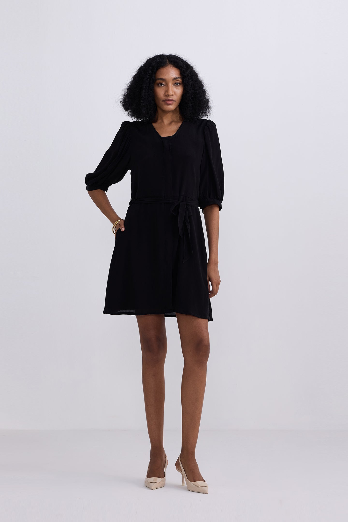 Short Dress with a Waist-tie in Black Longshot
