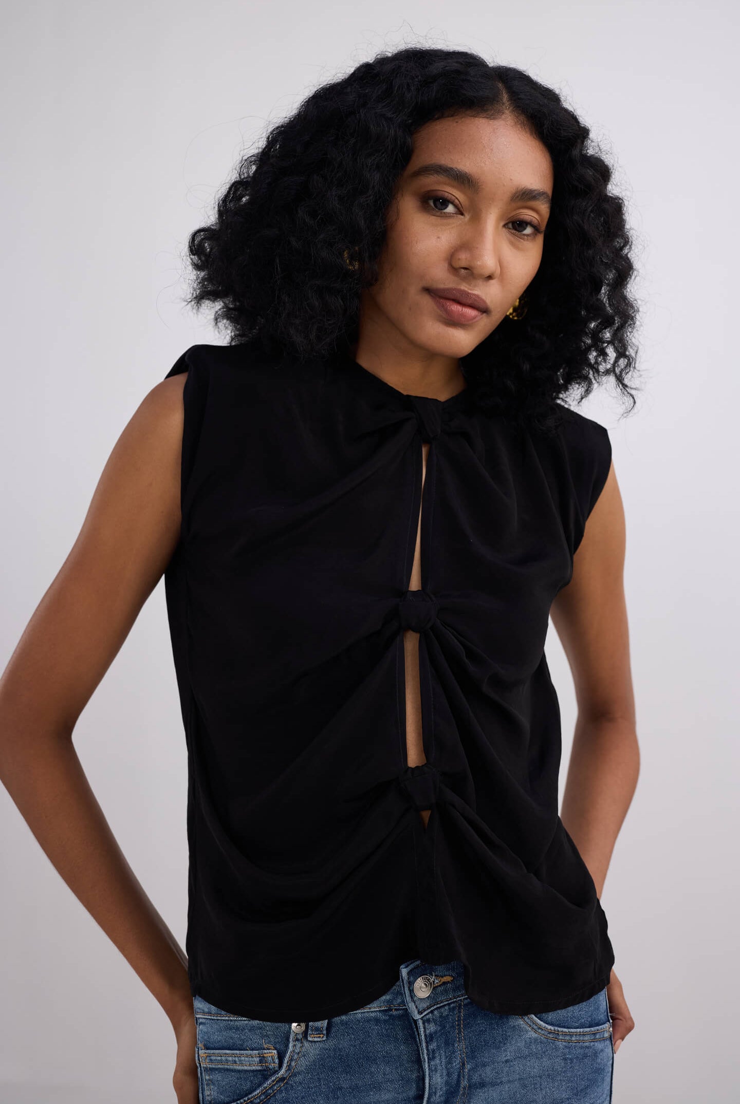The Knot-so-Basic Top in Black Longshot