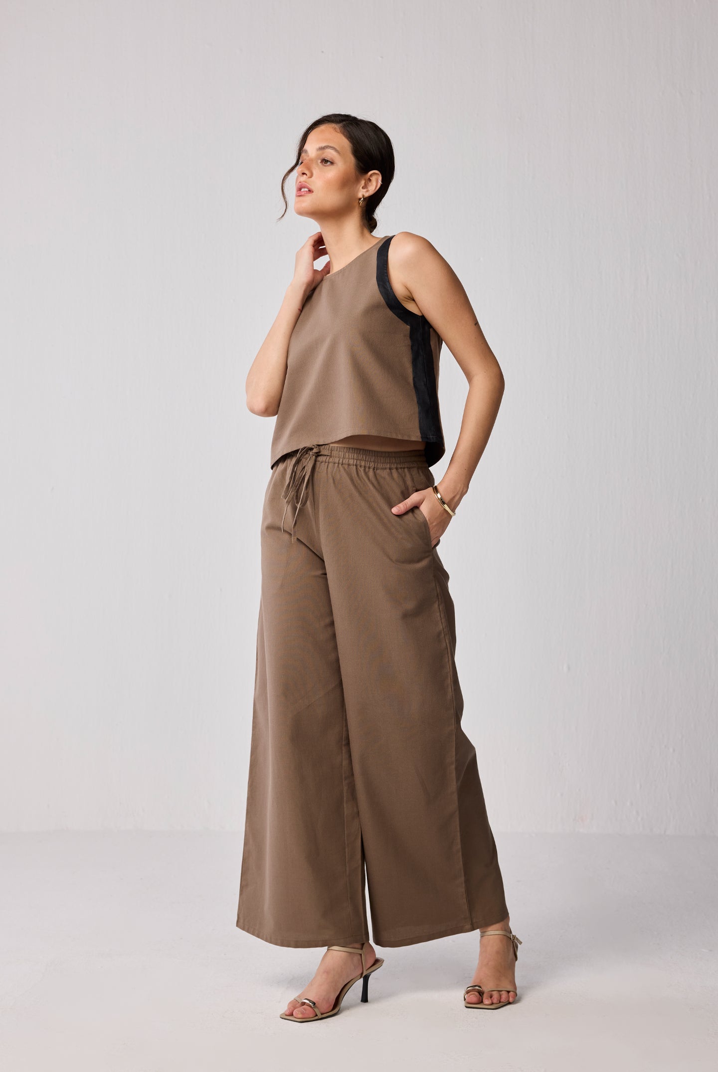 Wide-leg Drawstring Pants in Brown