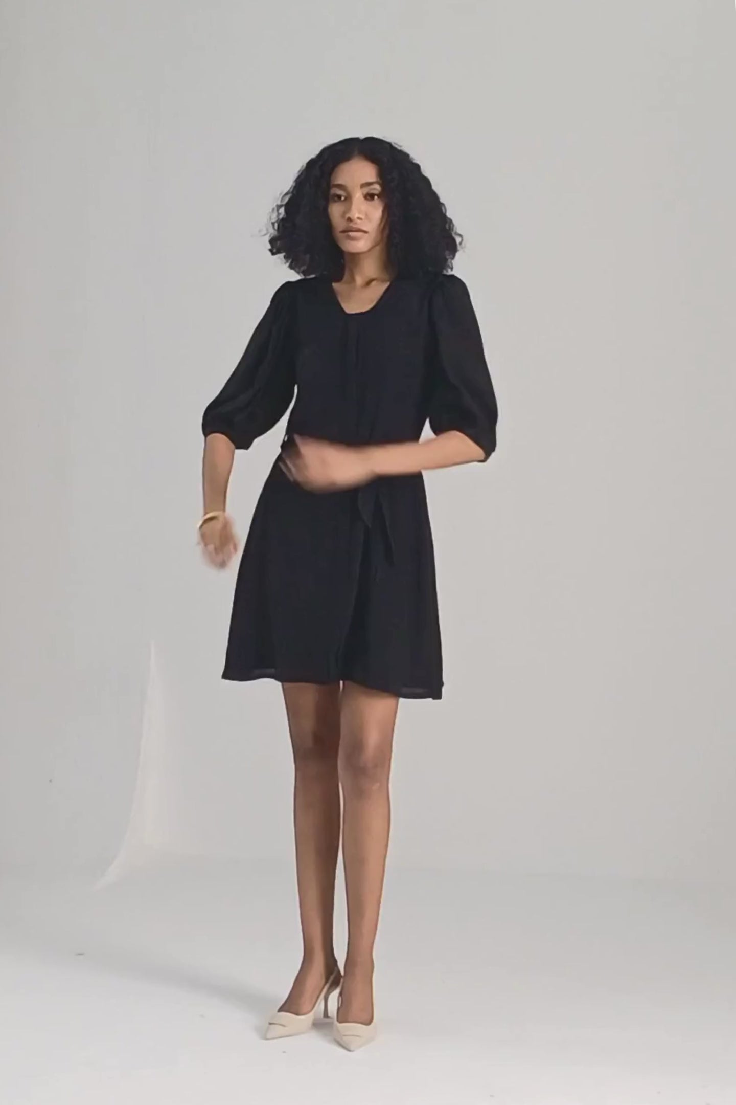 Short Dress with a Waist-tie in Black Longshot
