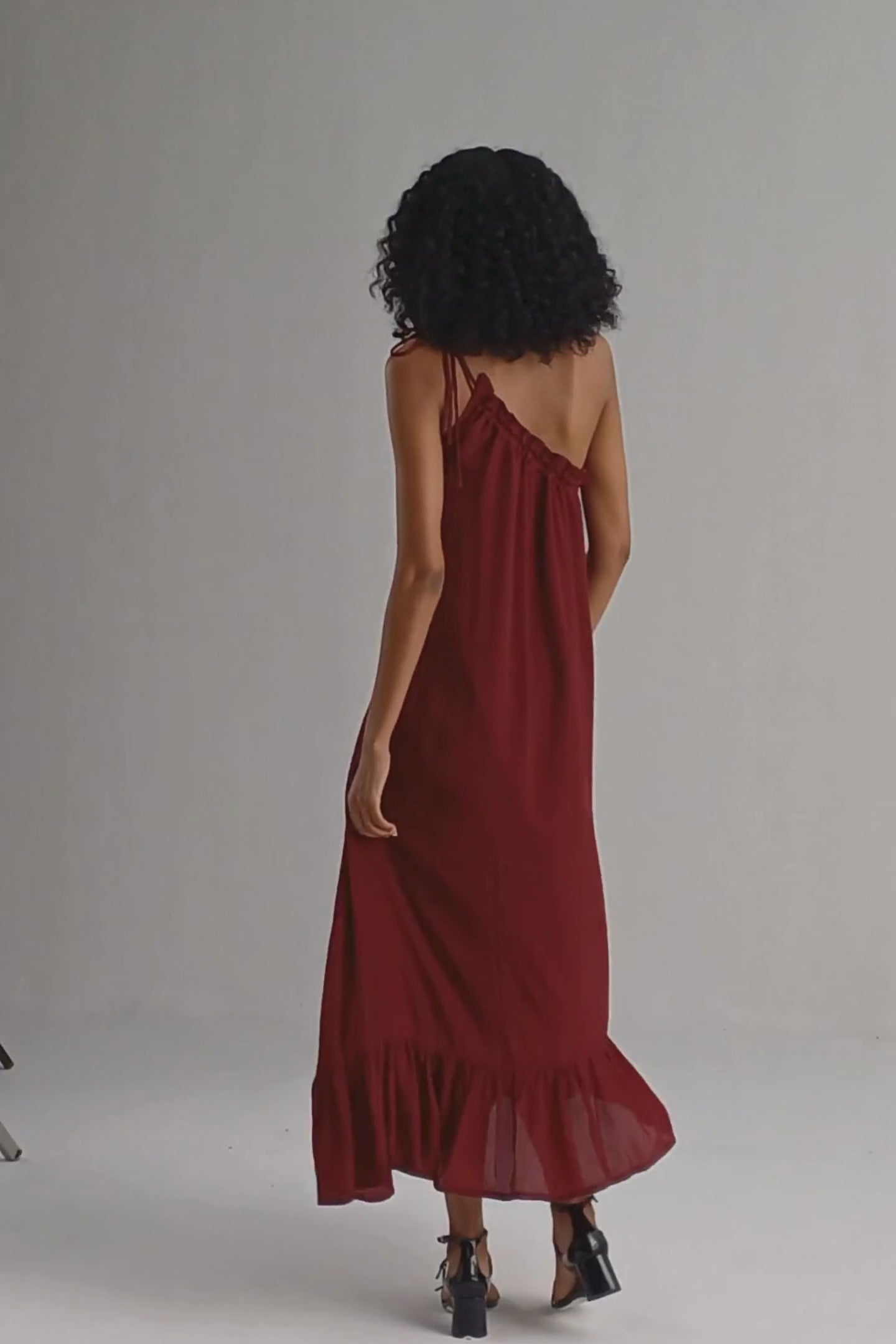 One-shoulder Midi dress in Burgundy moodshot