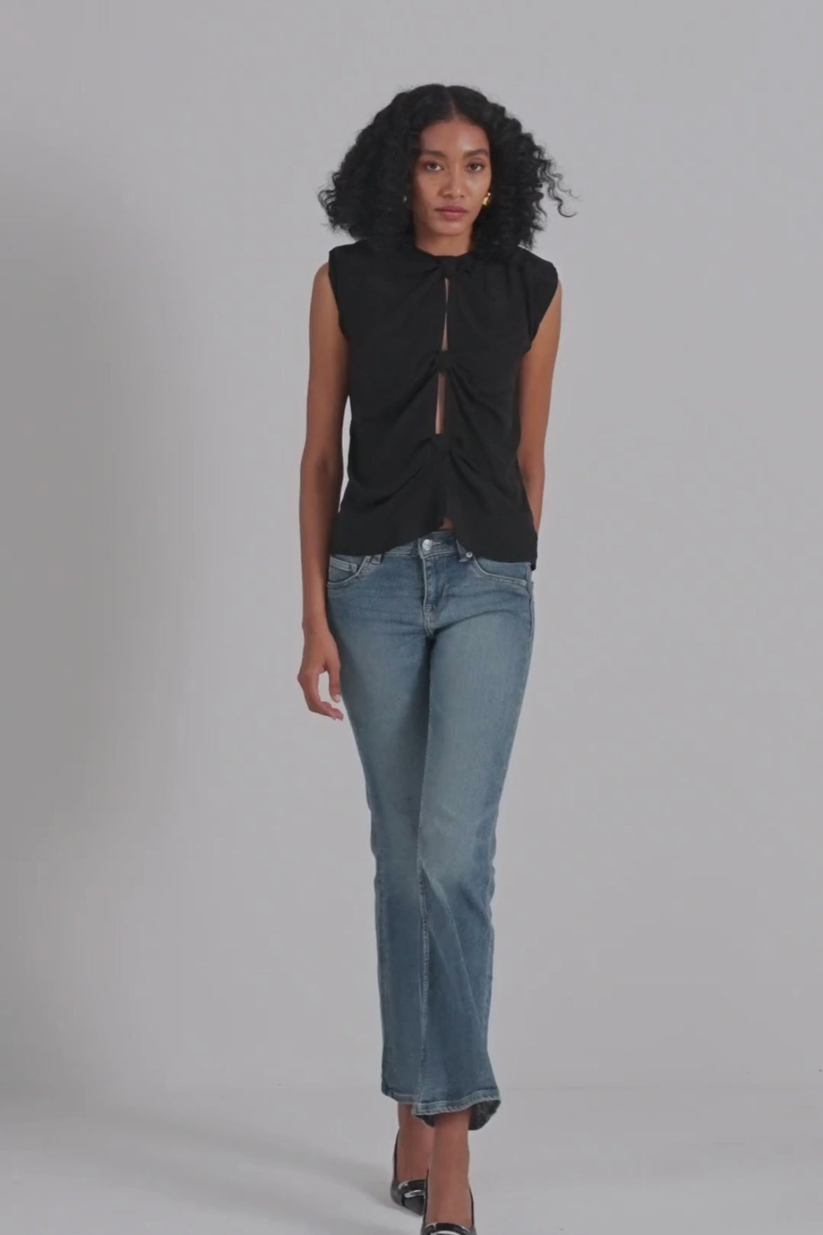 The Knot-so-Basic Top in Black Longshot