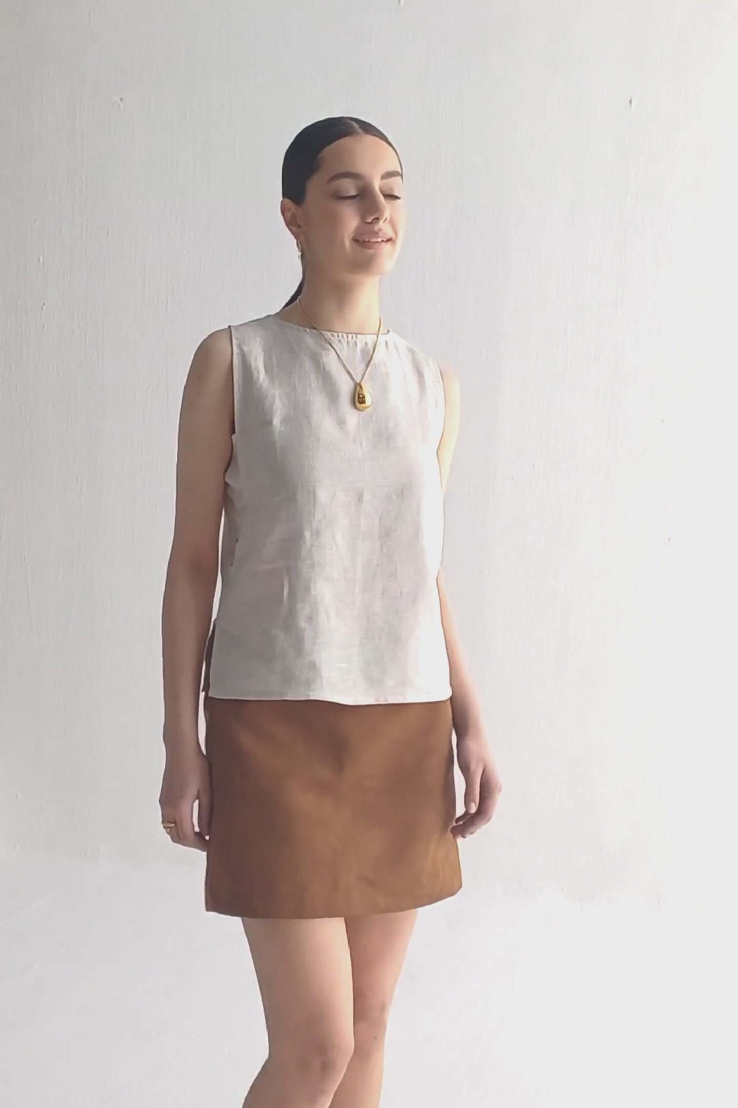 Boat Neck Top in Checkered Linen Moodshot Video
