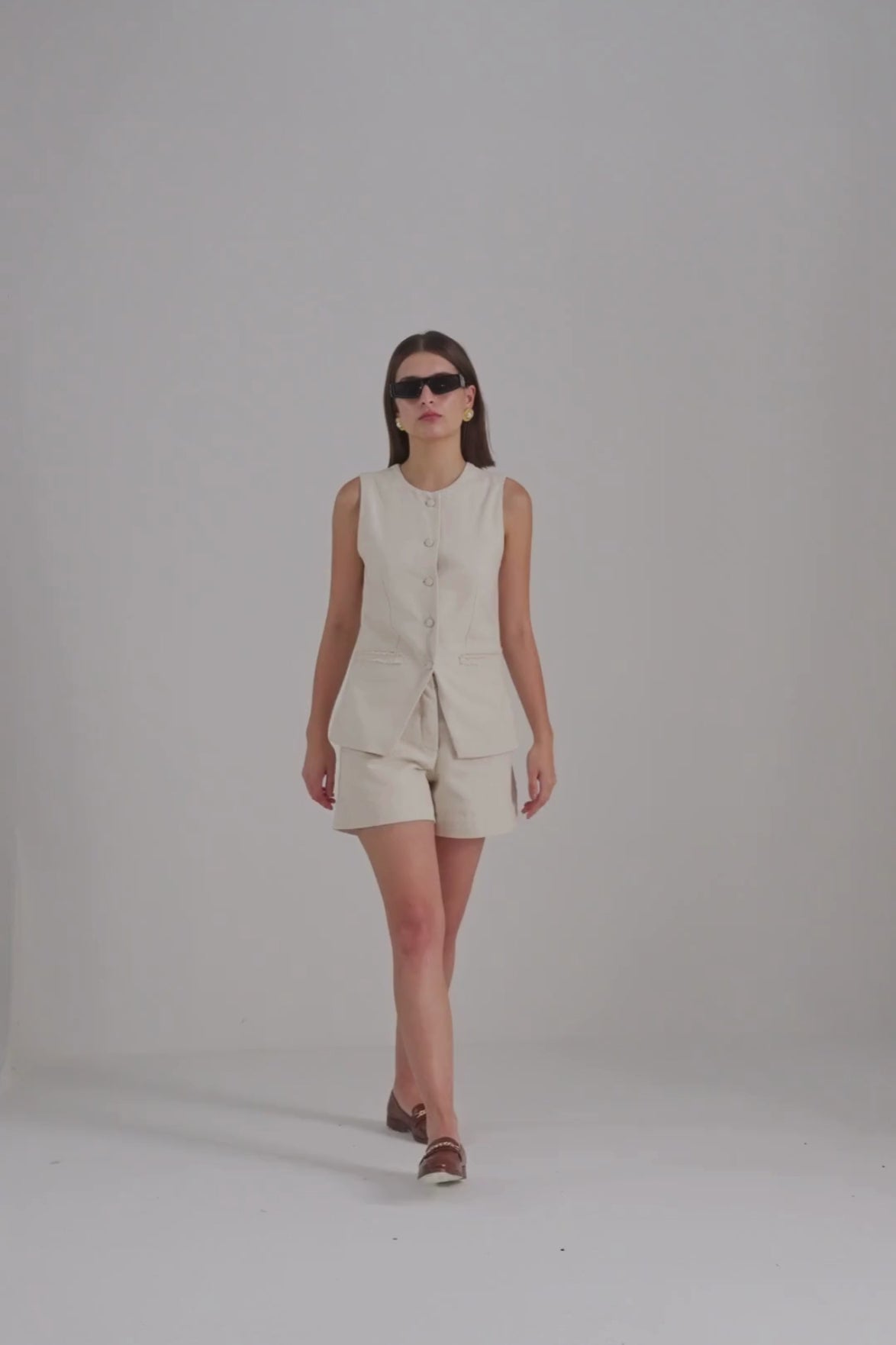 Cotton Tweed Shorts in Cream Moodshot