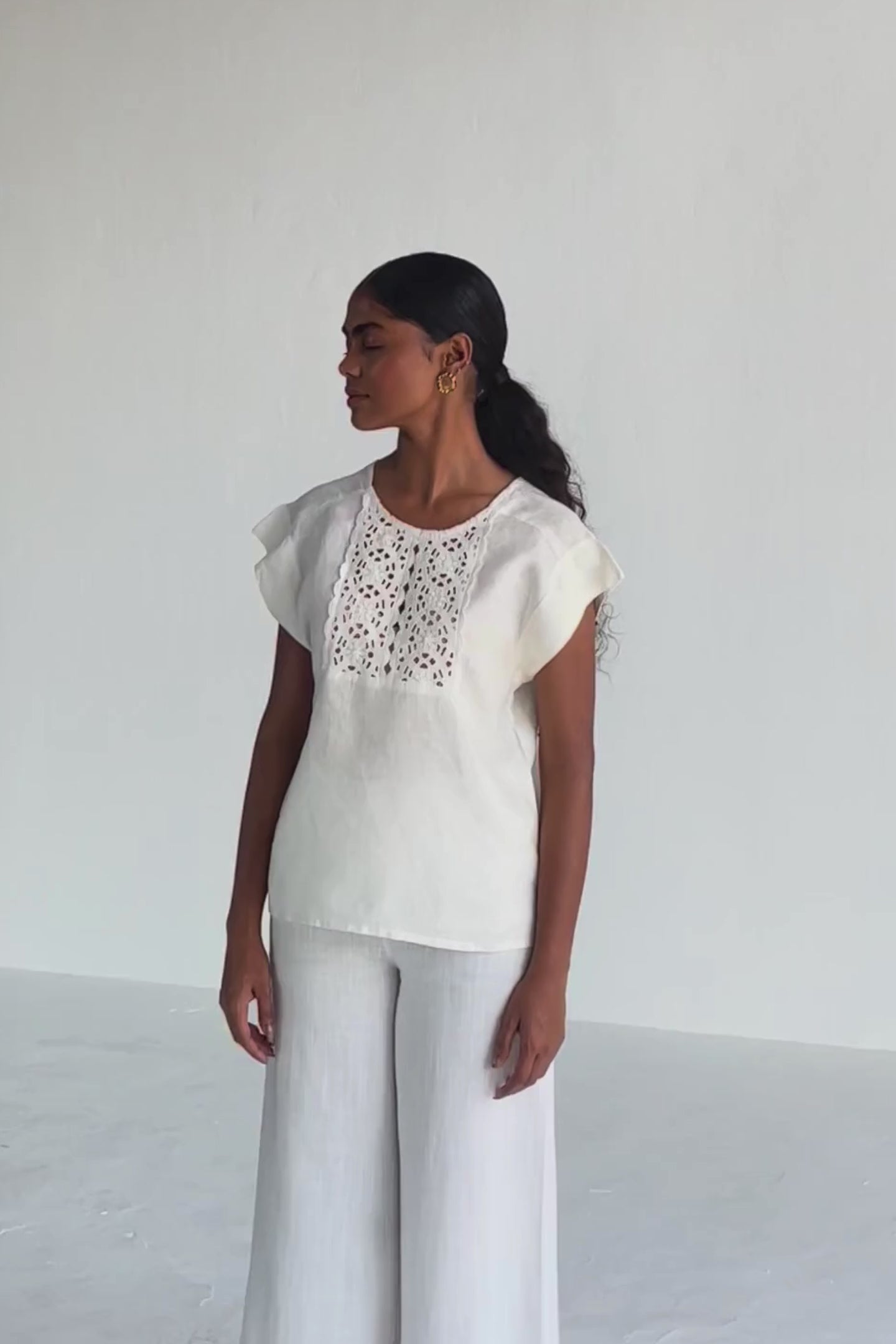 Boxy shirt with Embroidered Lace Detail Moodshot Video