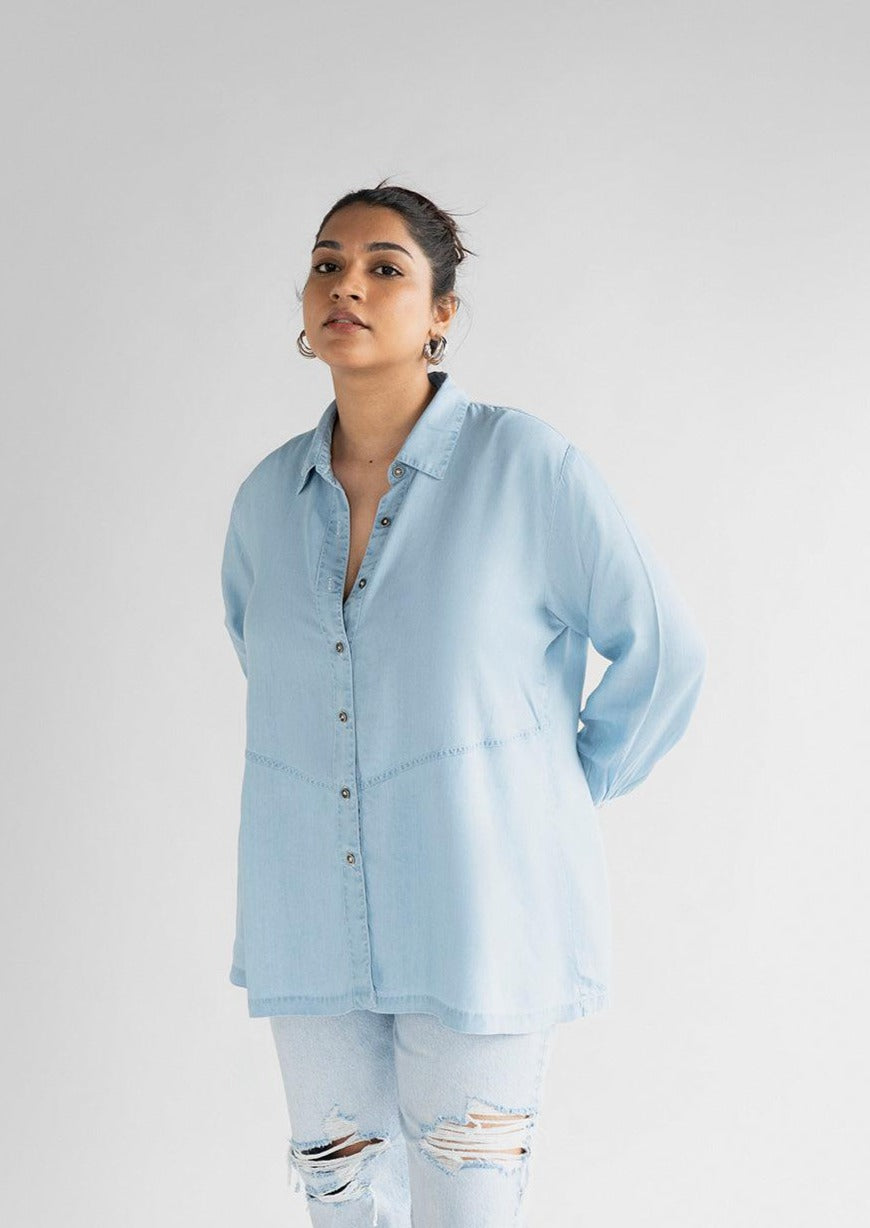 Women's Reistor Ready for the World Shirt in Blue Denim crafted from lightweight denim, featuring a relaxed fit, button-front closure and modern casual appeal.