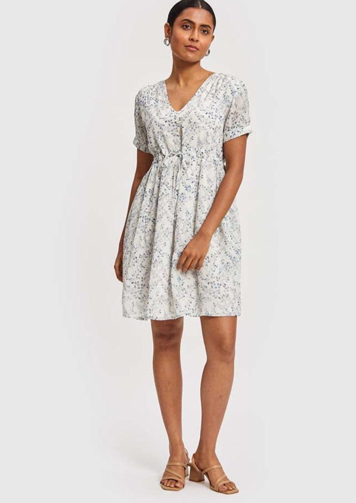 SHORT-DRAWSTRING-DRESS-4_52dcde9b-632e-4230-b0fa-3fe5d927ff2b