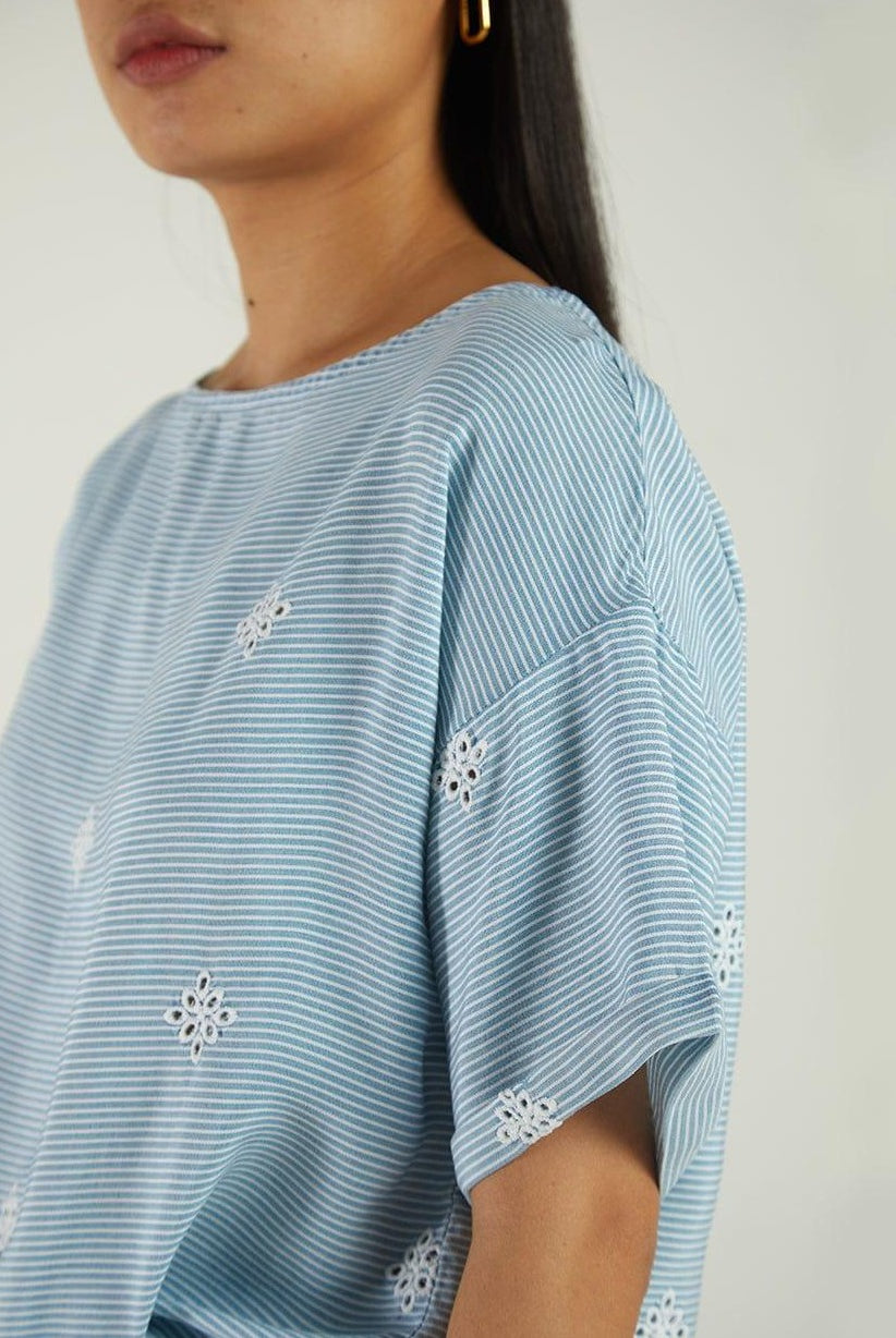 Twist and Sway Top - Reistor