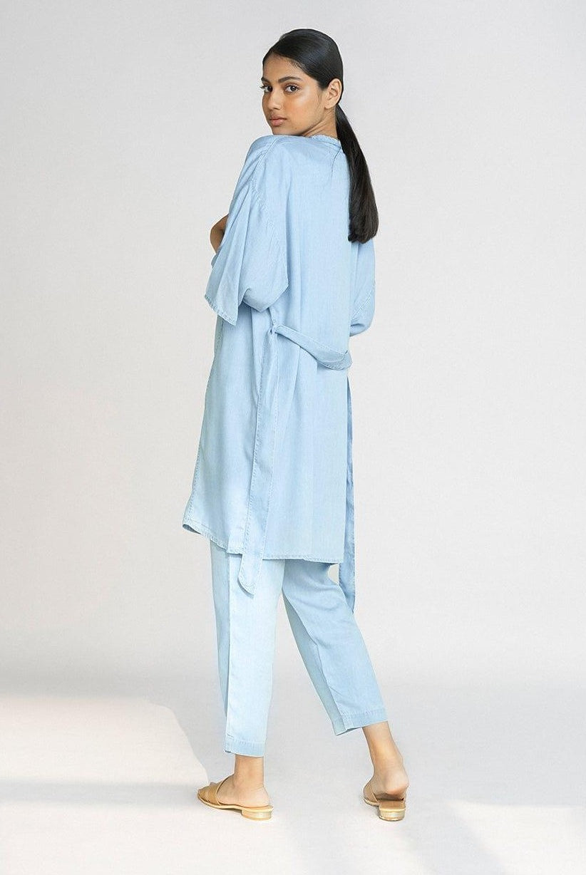 Back view of the Reistor Wrapped in Happiness Overlay in Ocean Blue, featuring a flowing silhouette, lightweight fabric and relaxed layering style.