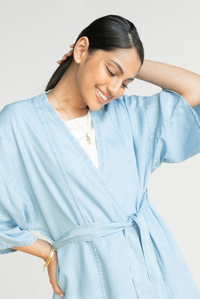 Close-up of the Reistor Wrapped in Happiness Overlay in Ocean Blue with a flattering V-neckline, kimono sleeves and breathable lightweight fabric.