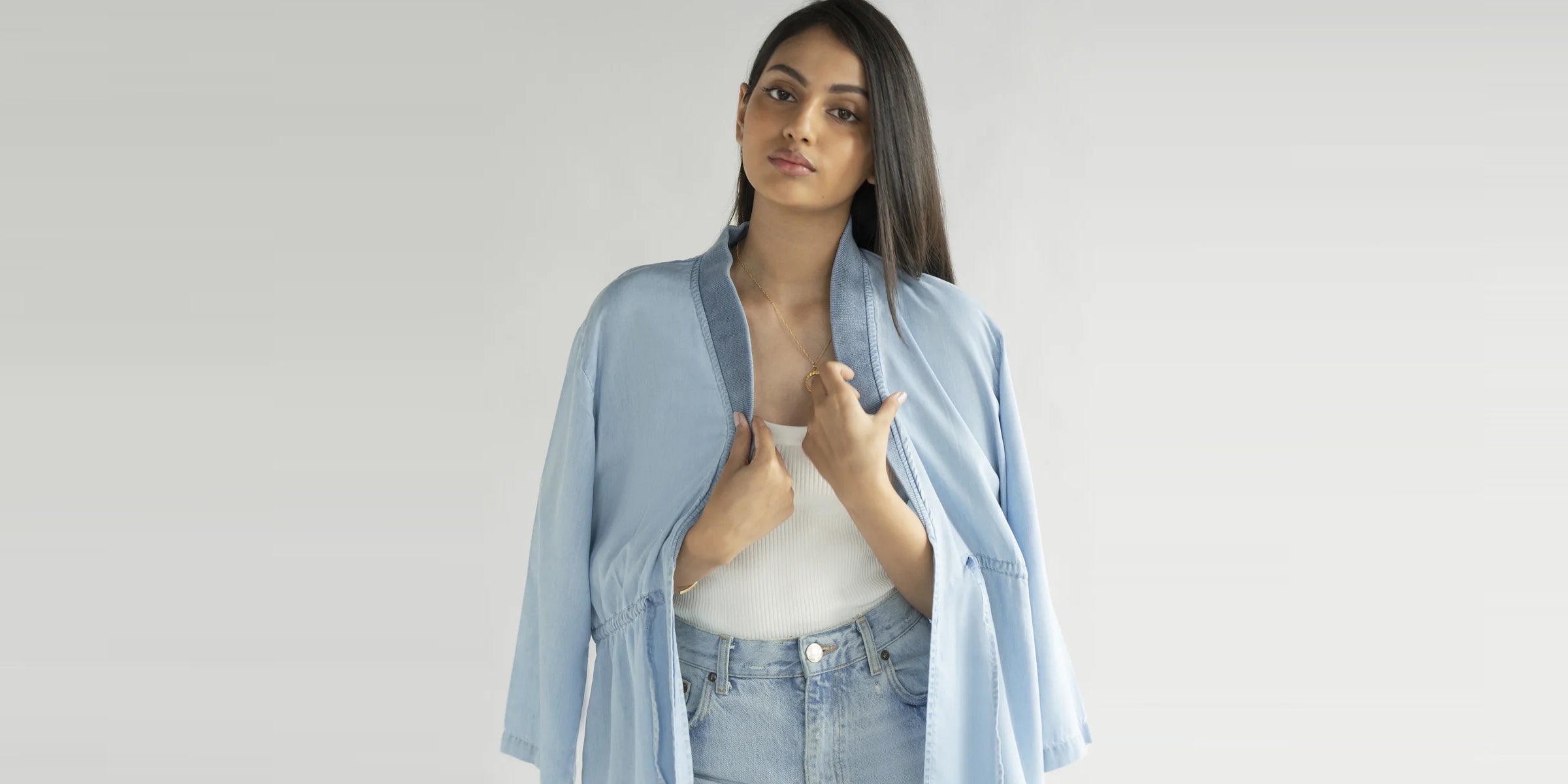 Layering Made Easy: How to Style Outfits with Light Jackets and Cardigans