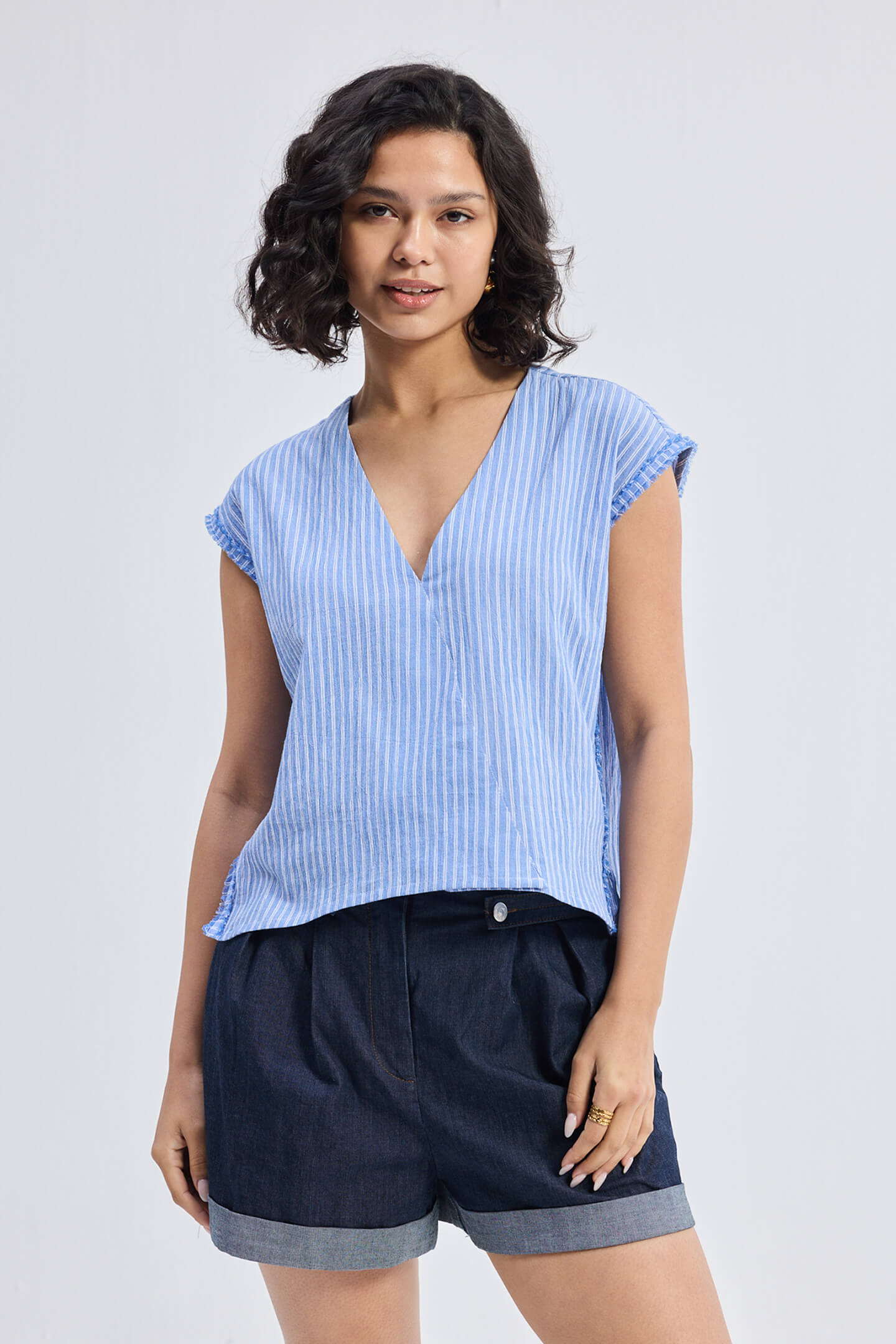 Boxy V-neck Top with Fray Detail Longshot