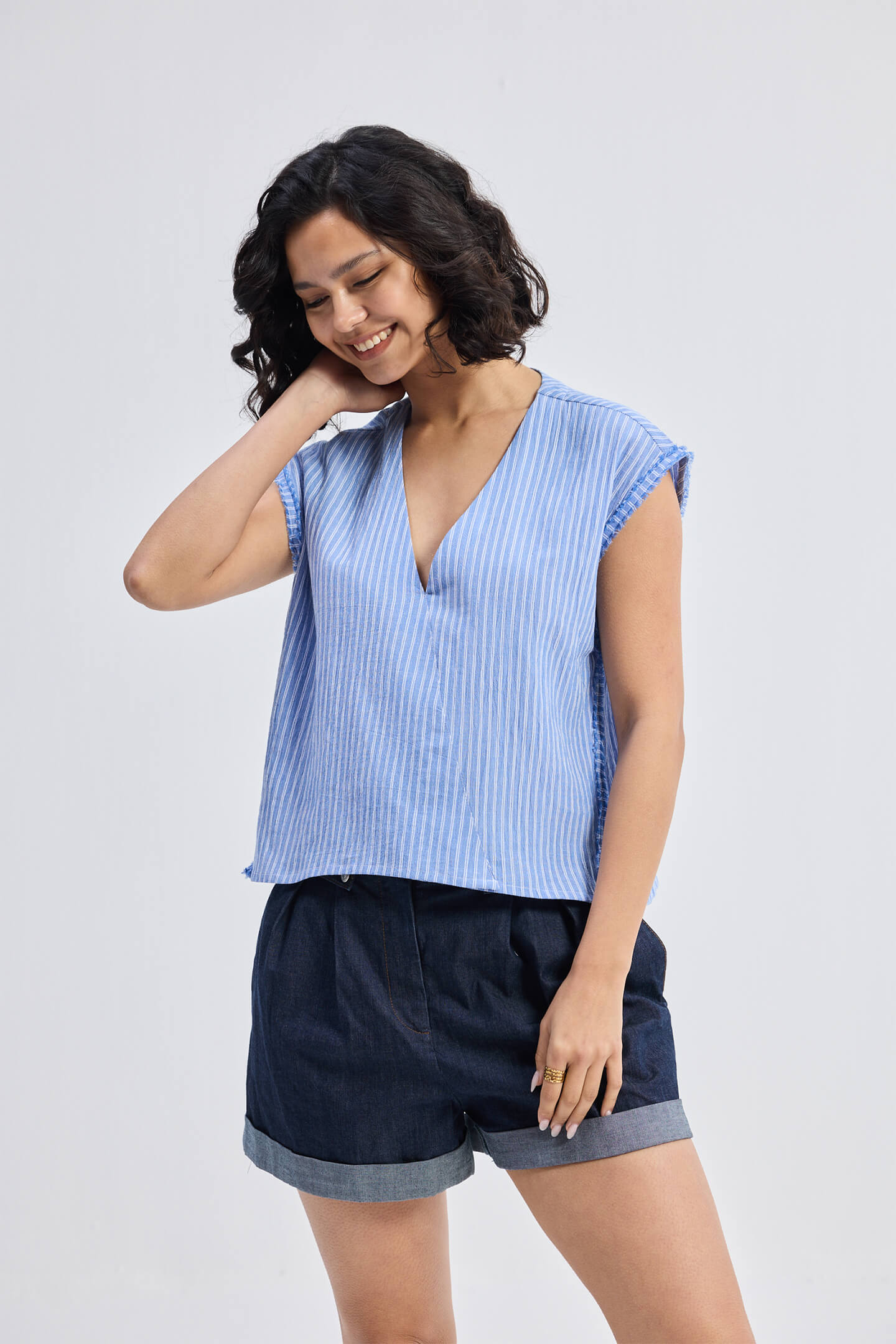Boxy V-neck Top with Fray Detail Longshot