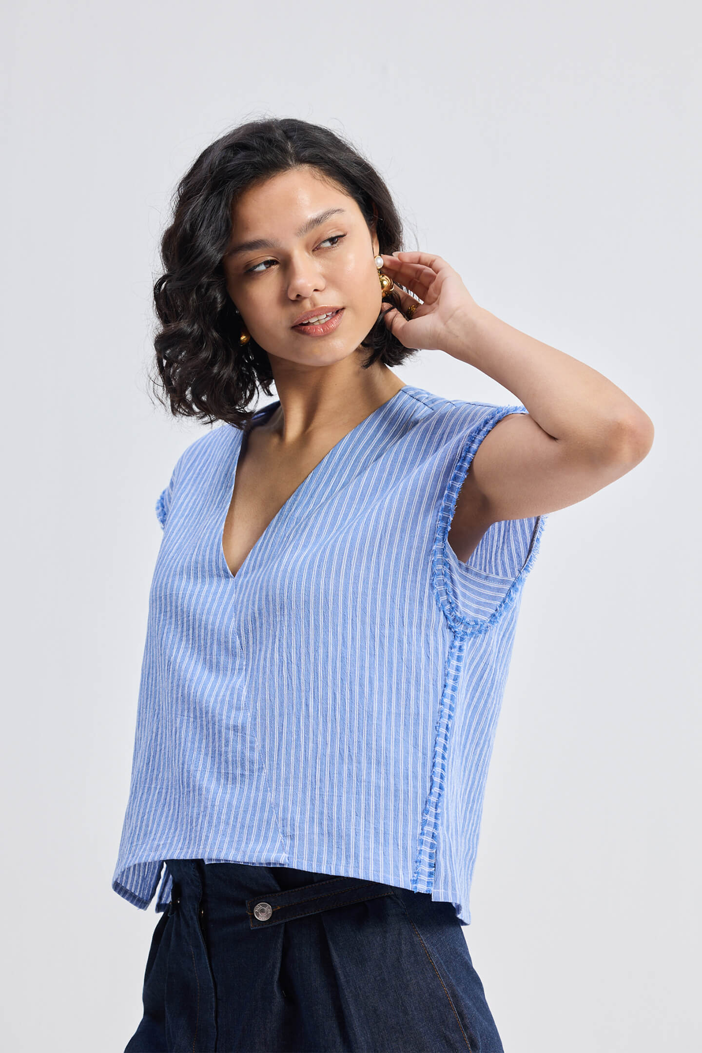 Boxy V-neck Top with Fray Detail Longshot