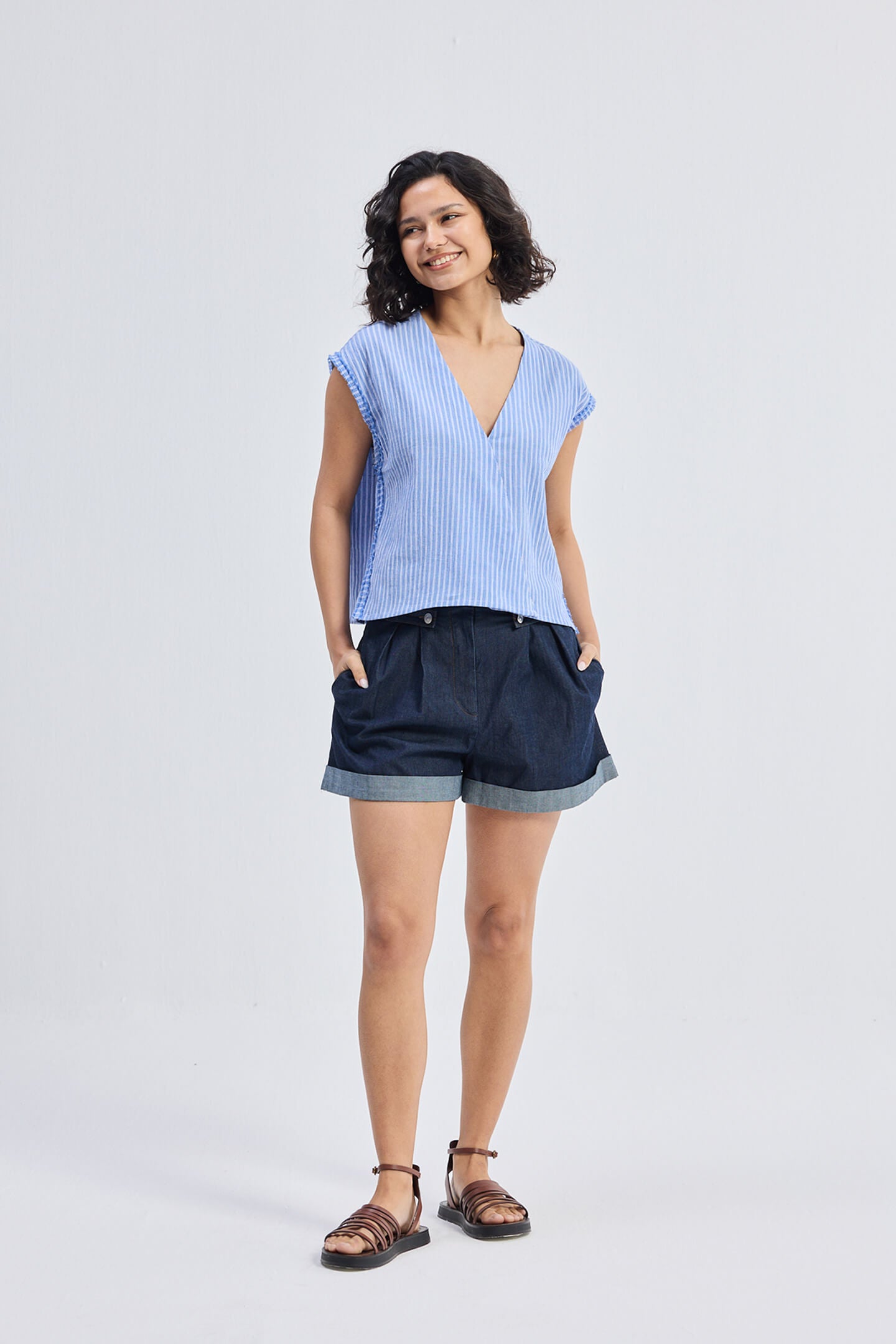 Boxy V-neck Top with Fray Detail Longshot