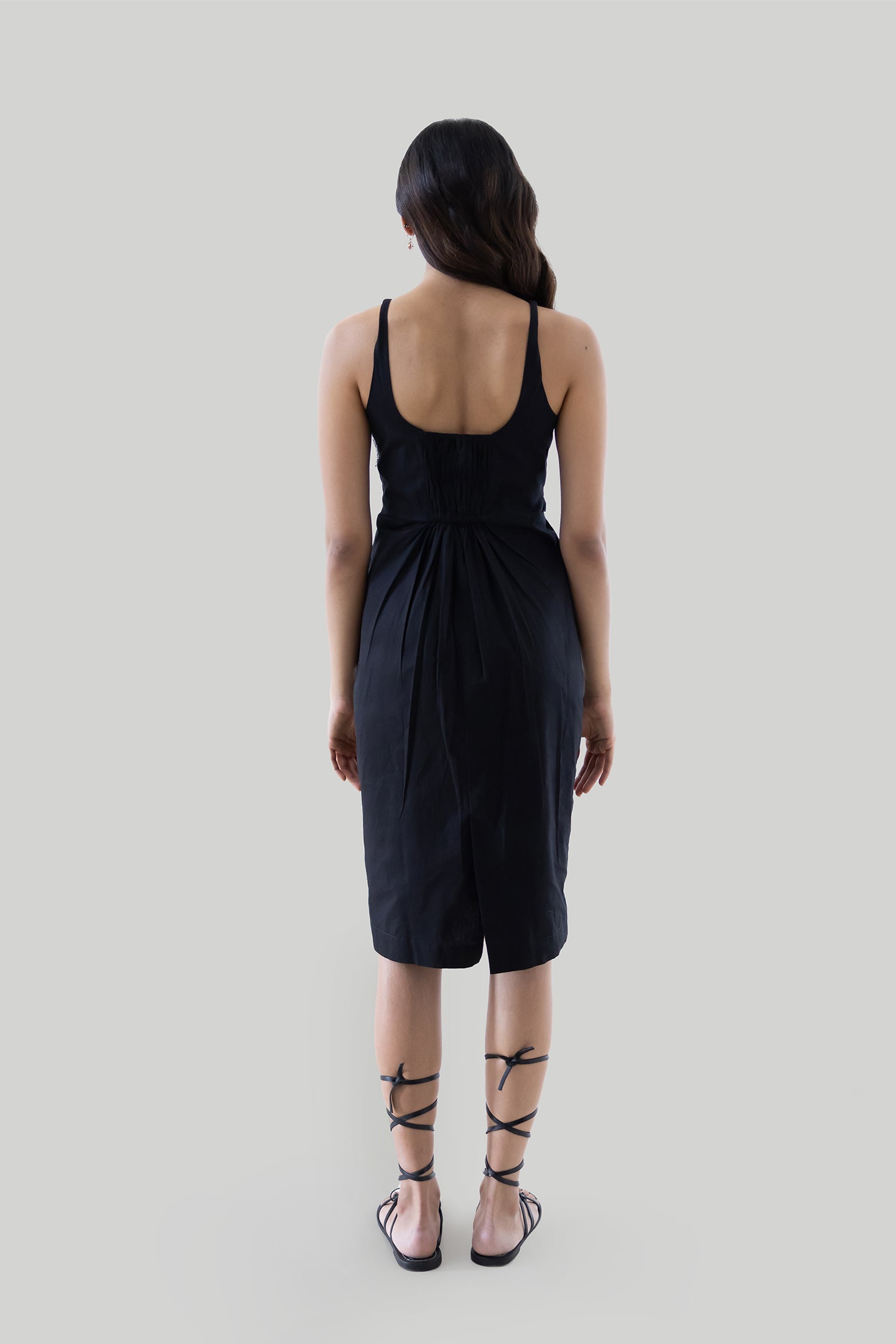 FITTEDKNEELENGTHBLACKDRESS1_68c6f7bc-df5a-4996-aeff-7939c30a3e7c