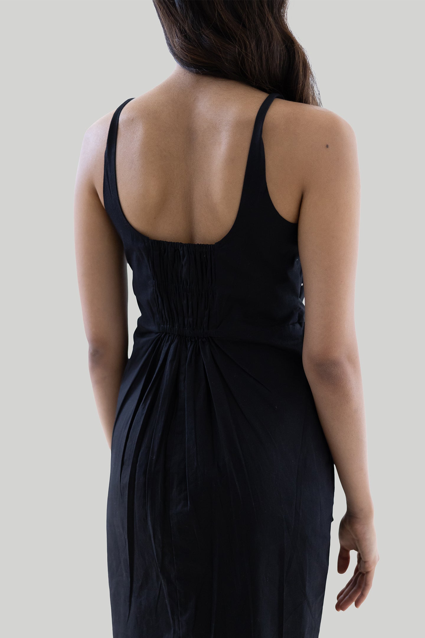 FITTEDKNEELENGTHBLACKDRESS4_db2998d4-2aef-42b7-9361-38a9f2513a31