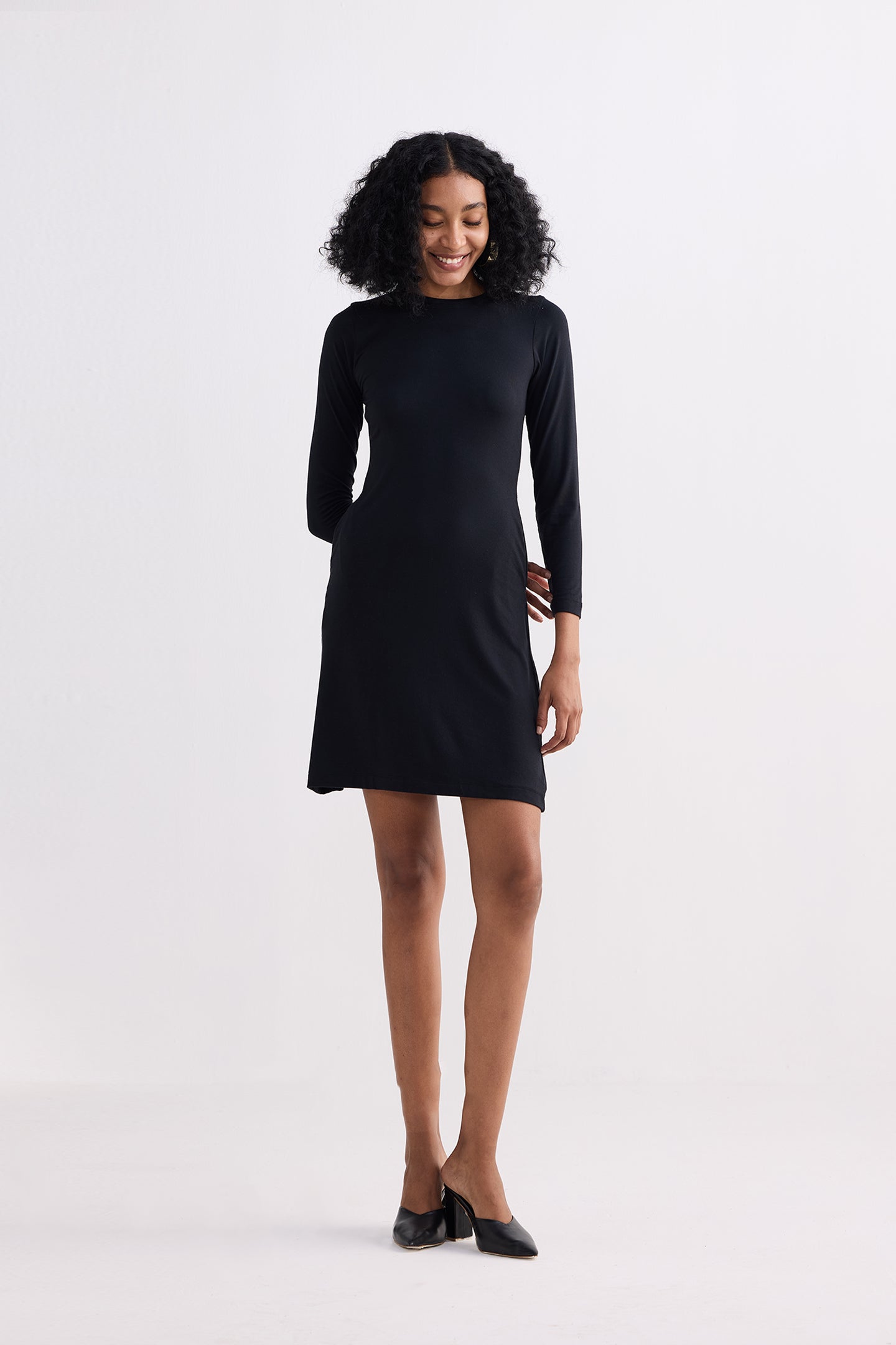 Long Sleeves Fitted Short Dress in Black Longshot