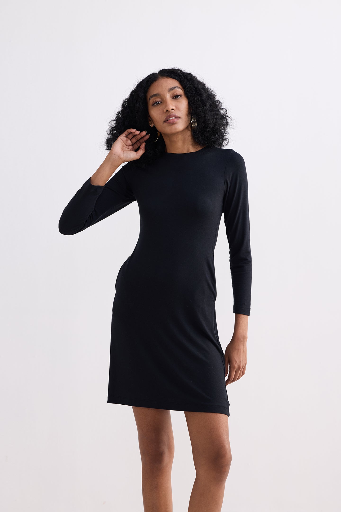 Long Sleeves Fitted Short Dress in Black Longshot
