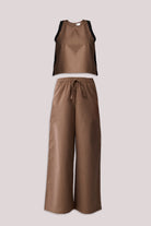 Brown sleeveless top and wide-leg pants on a light gray background — Reistor.