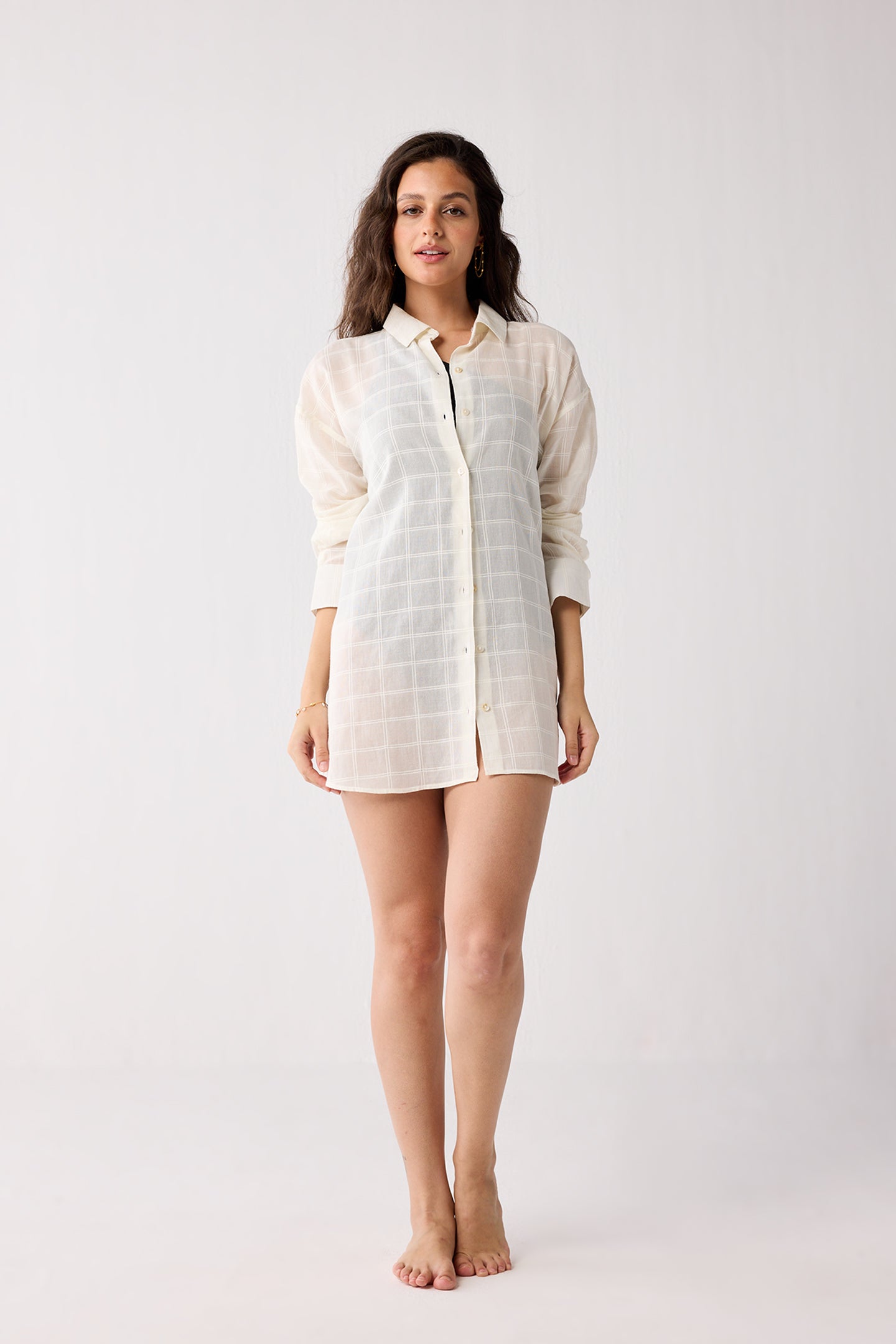 Woman wearing a white shirt on a plain background