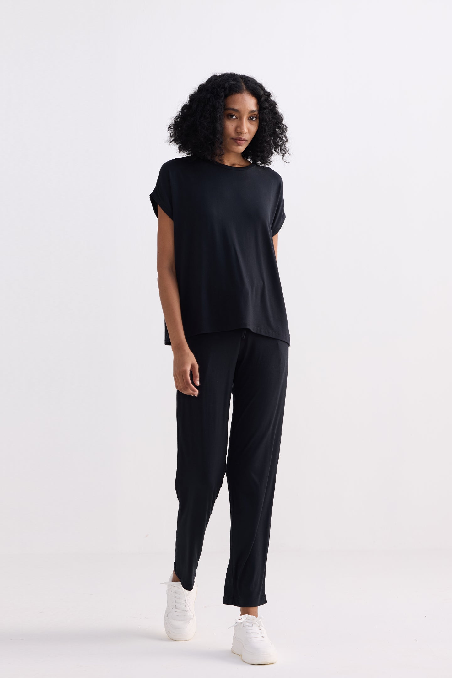 Relaxed Tee in Black Longshot