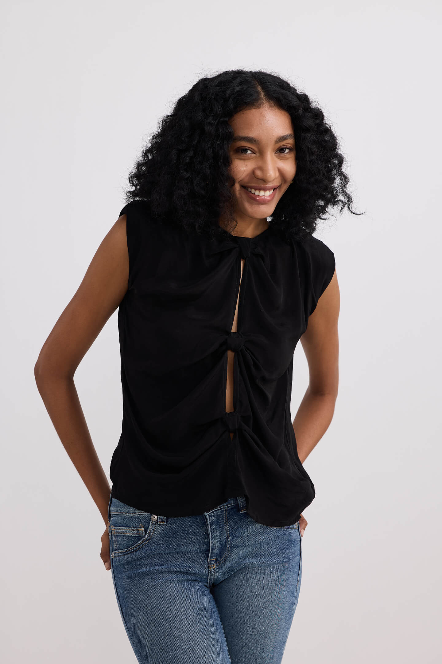 The Knot-so-Basic Top in Black Longshot