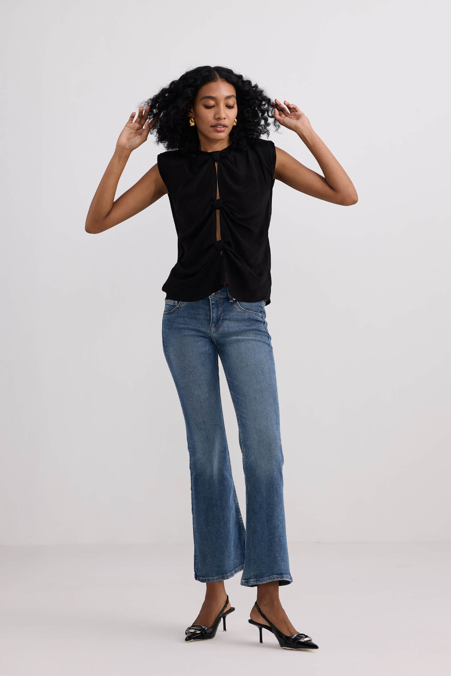 The Knot-so-Basic Top in Black Longshot