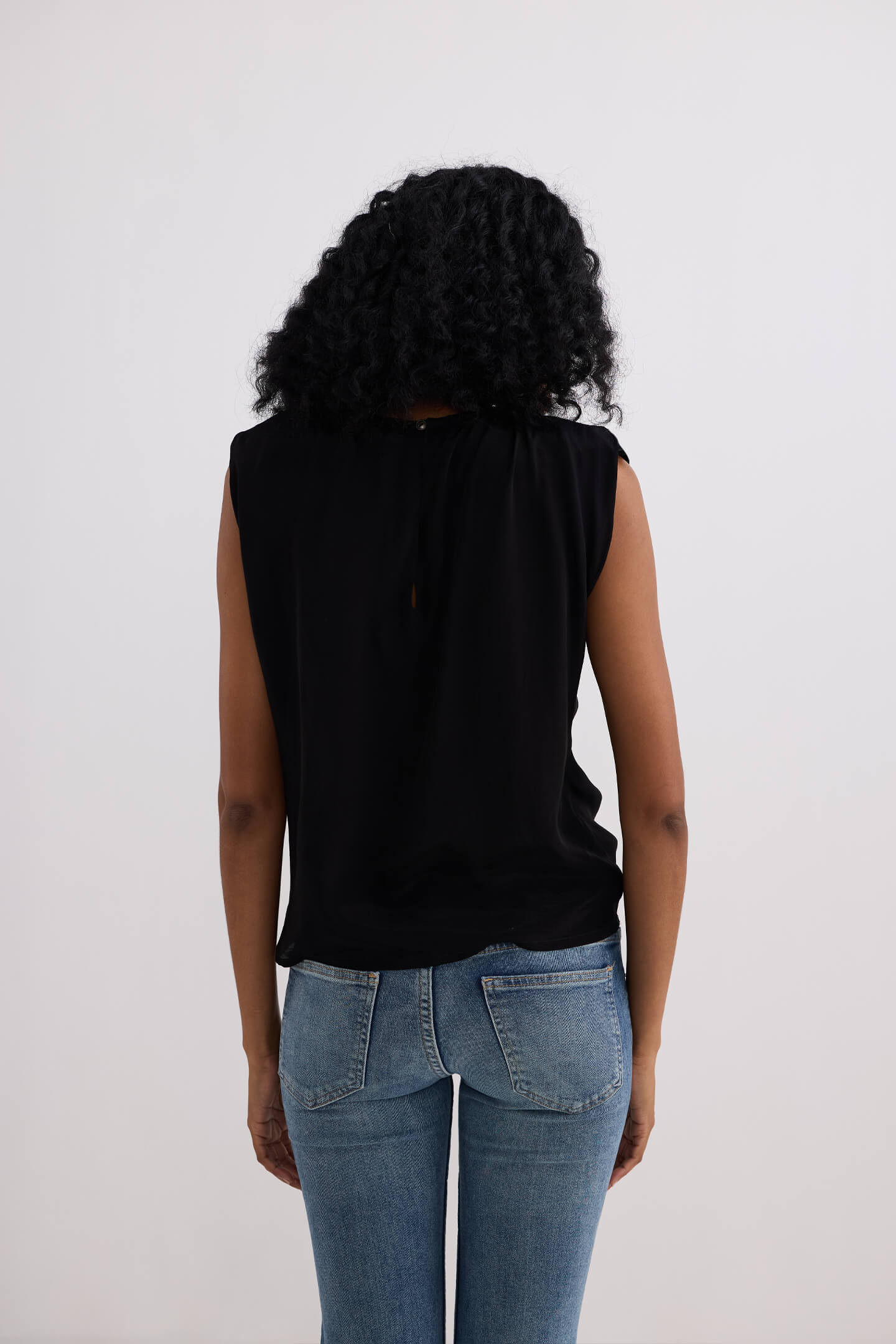 The Knot-so-Basic Top in Black Longshot