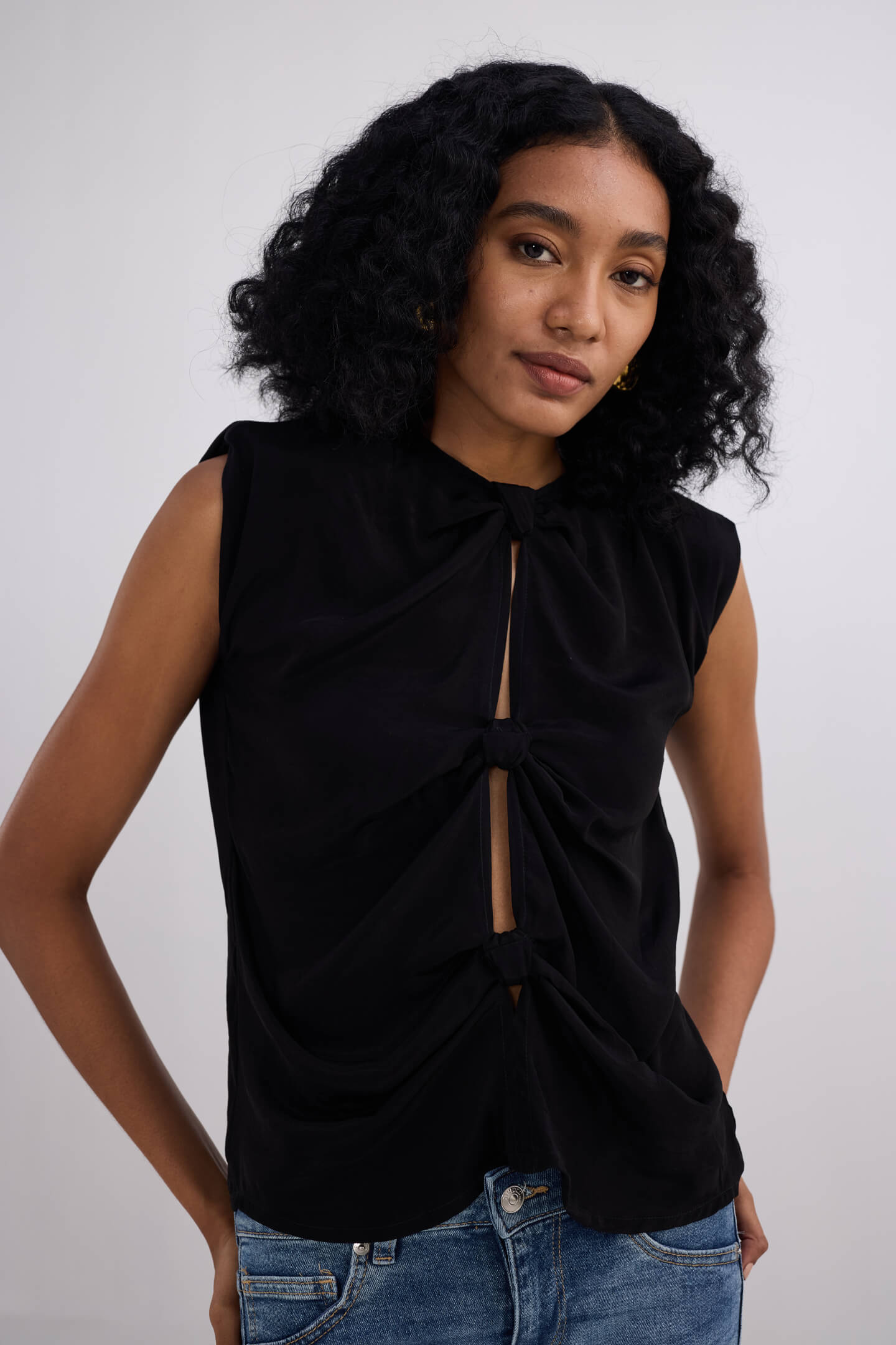 The Knot-so-Basic Top in Black Longshot