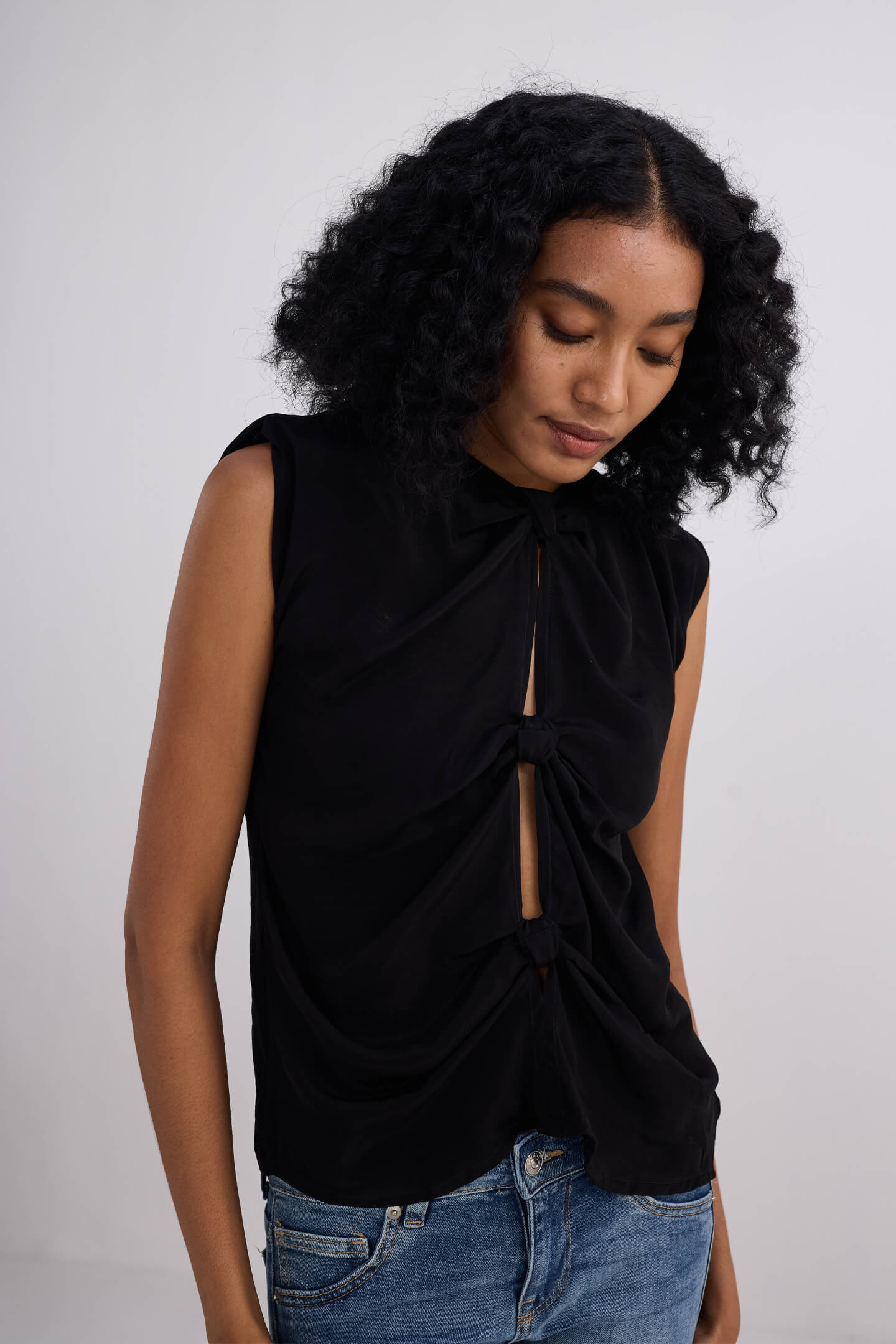 The Knot-so-Basic Top in Black Longshot