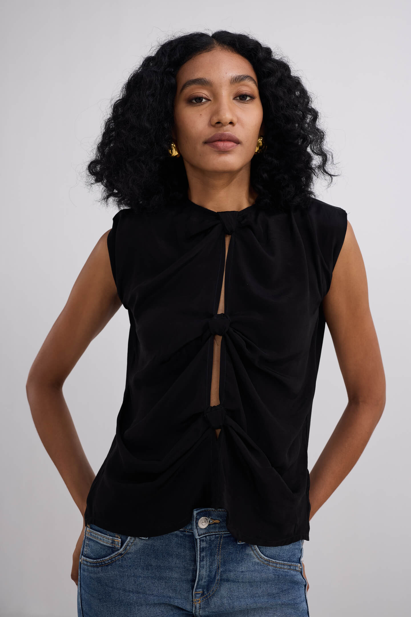 The Knot-so-Basic Top in Black Longshot