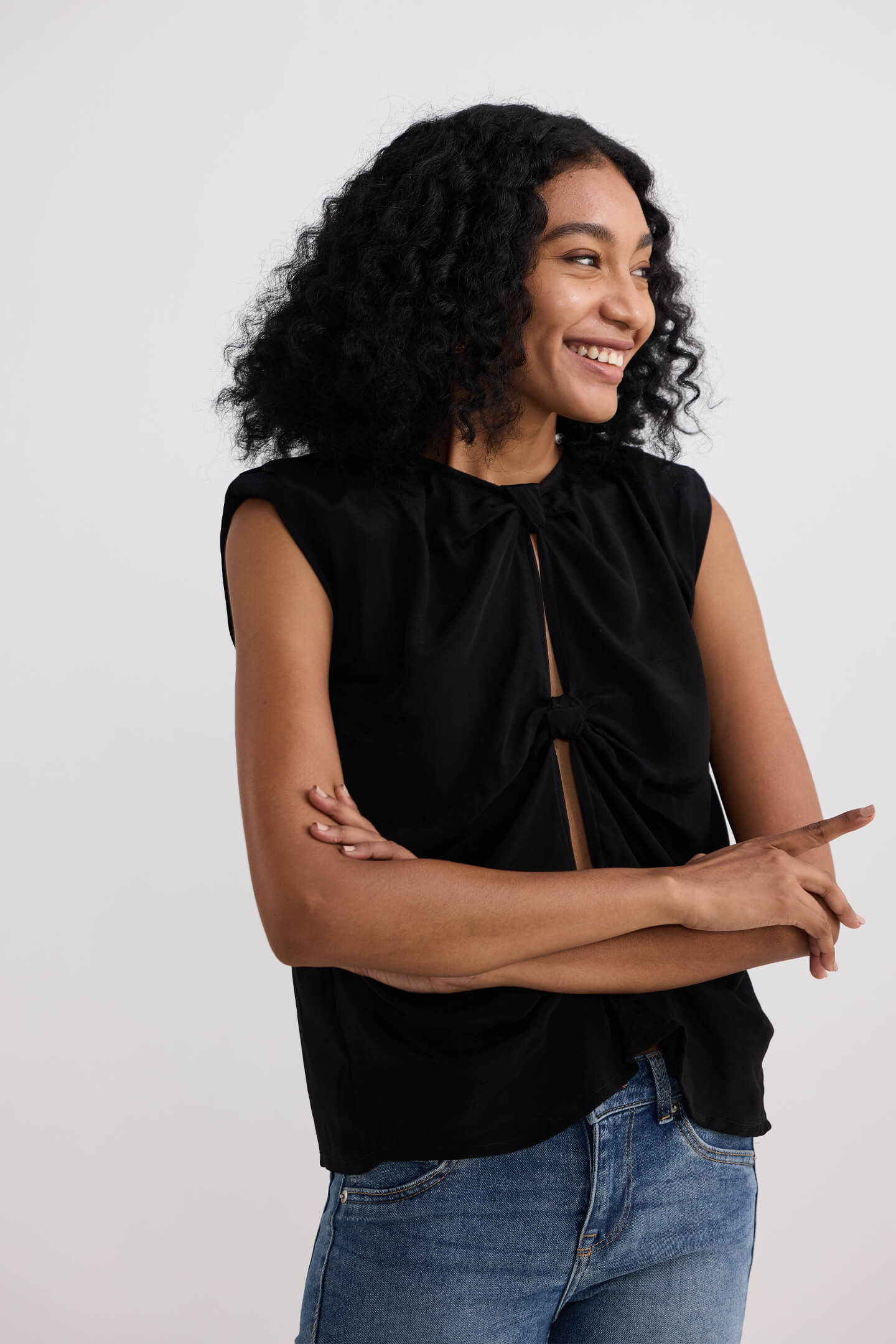 The Knot-so-Basic Top in Black Longshot
