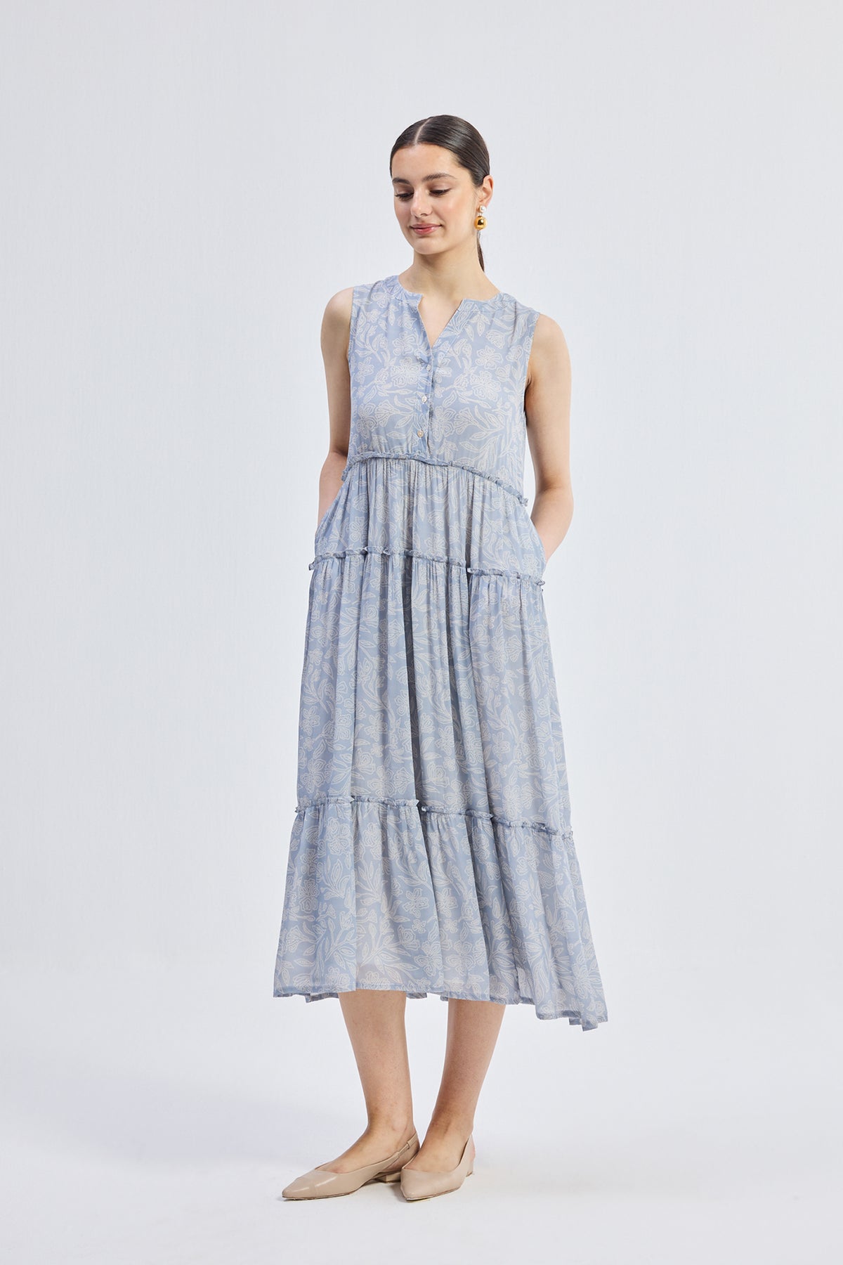 The Perfect Resort Floral Maxi in Periwinkle Blue Longshot