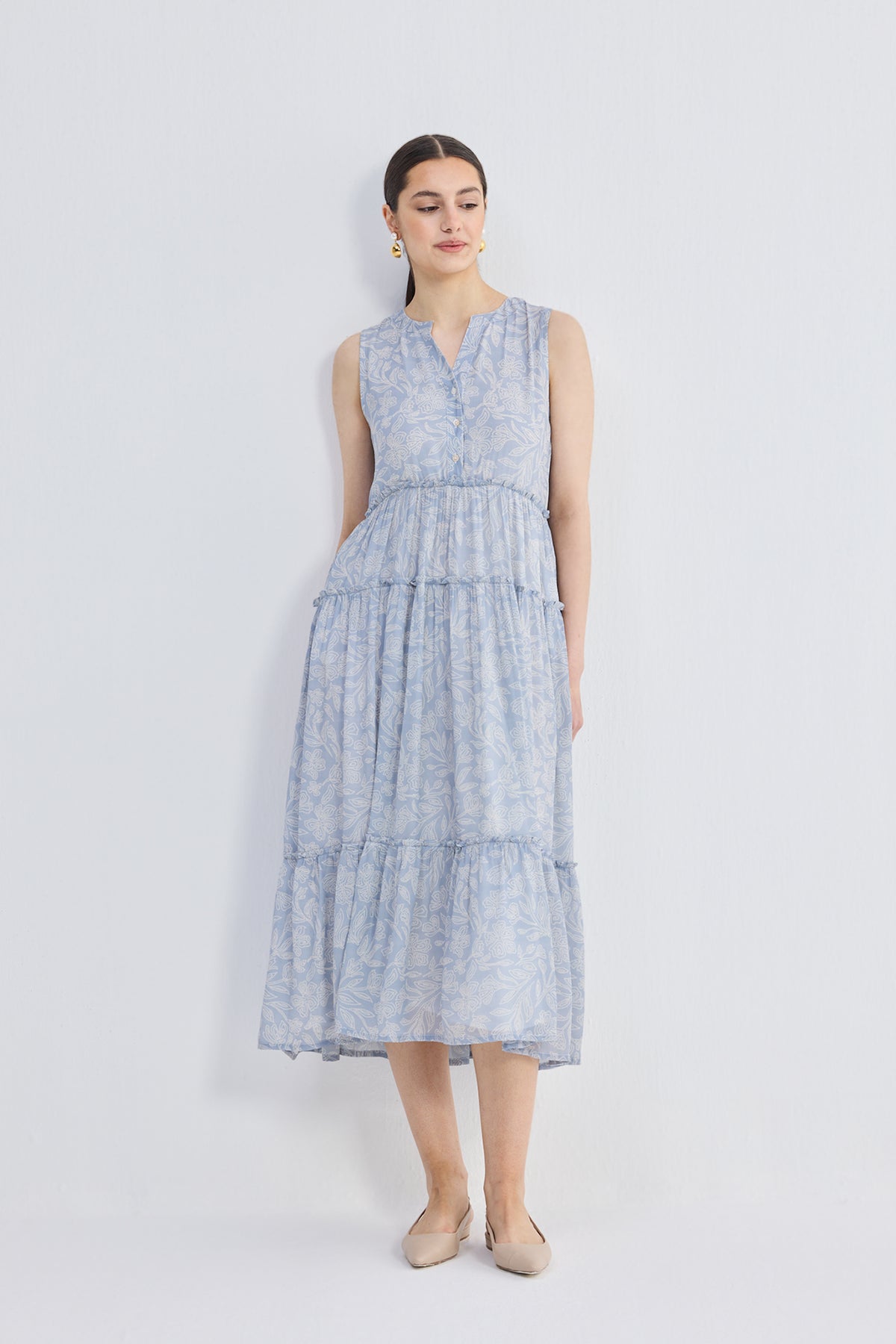 The Perfect Resort Floral Maxi in Periwinkle Blue Longshot