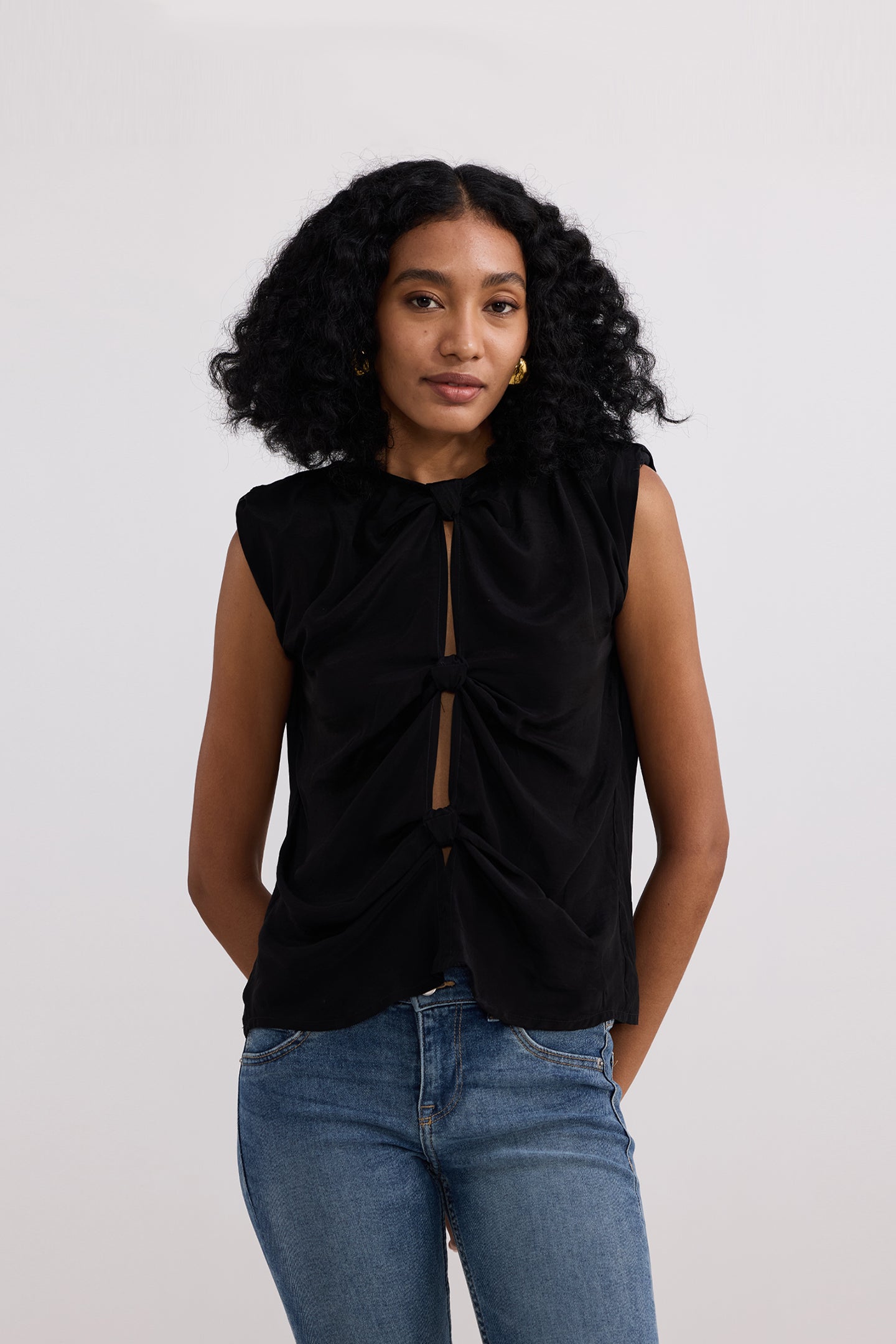 The Knot-so-Basic Top in Black Longshot