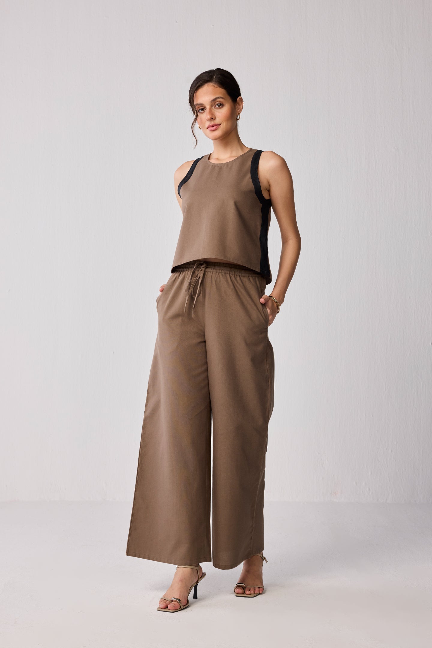 Wide-leg Drawstring Pants in Brown